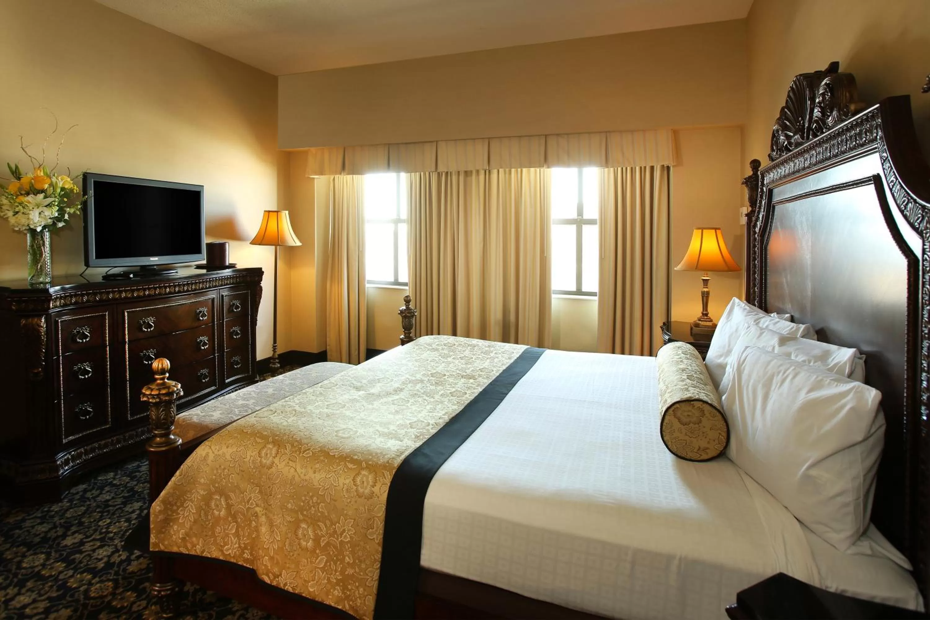 Sinatra King Suite in The Claridge Hotel