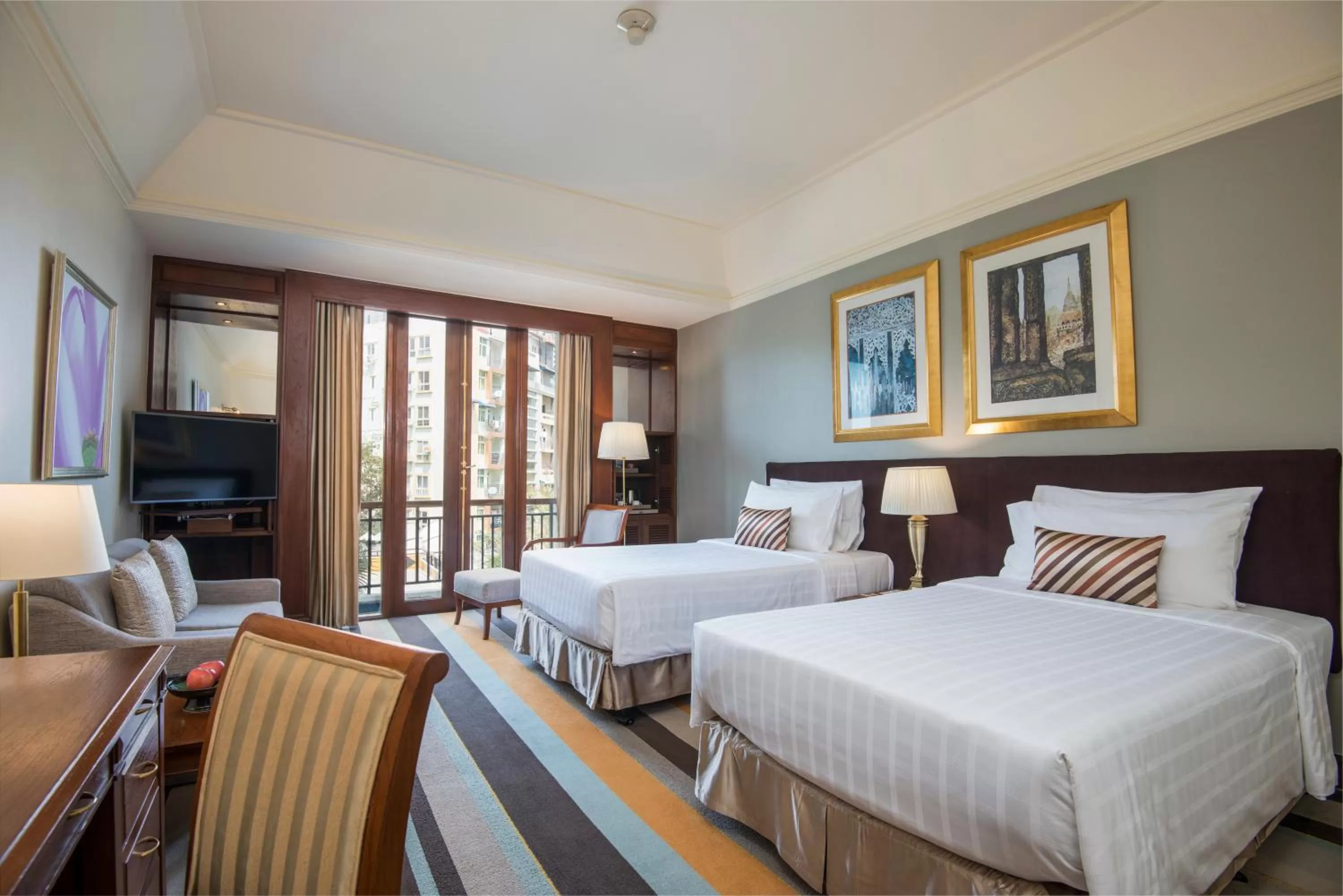 Deluxe Room City View - Twin in Chatrium Hotel Royal Lake Yangon