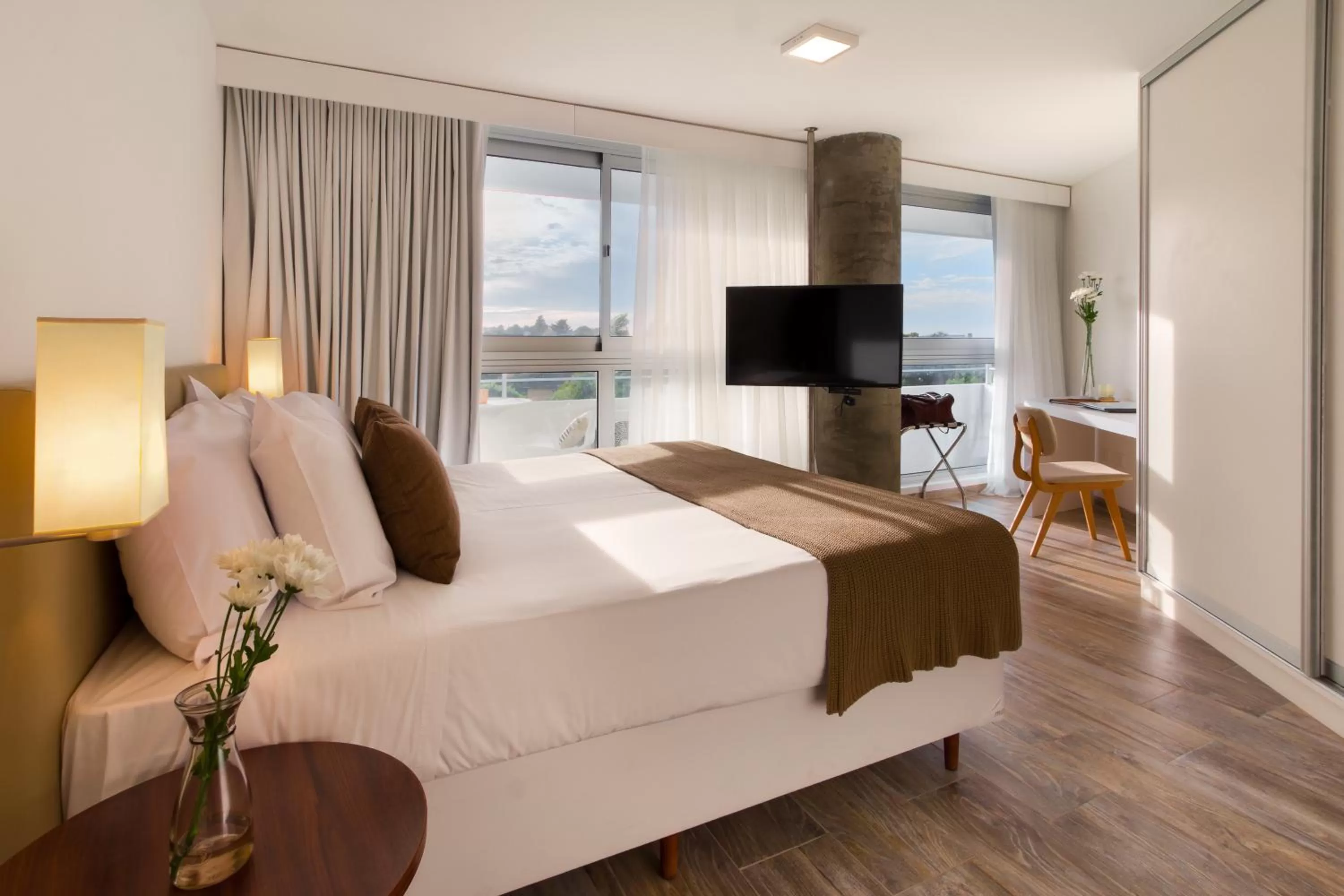 King Suite with City View in Dazzler by Wyndham Colonia