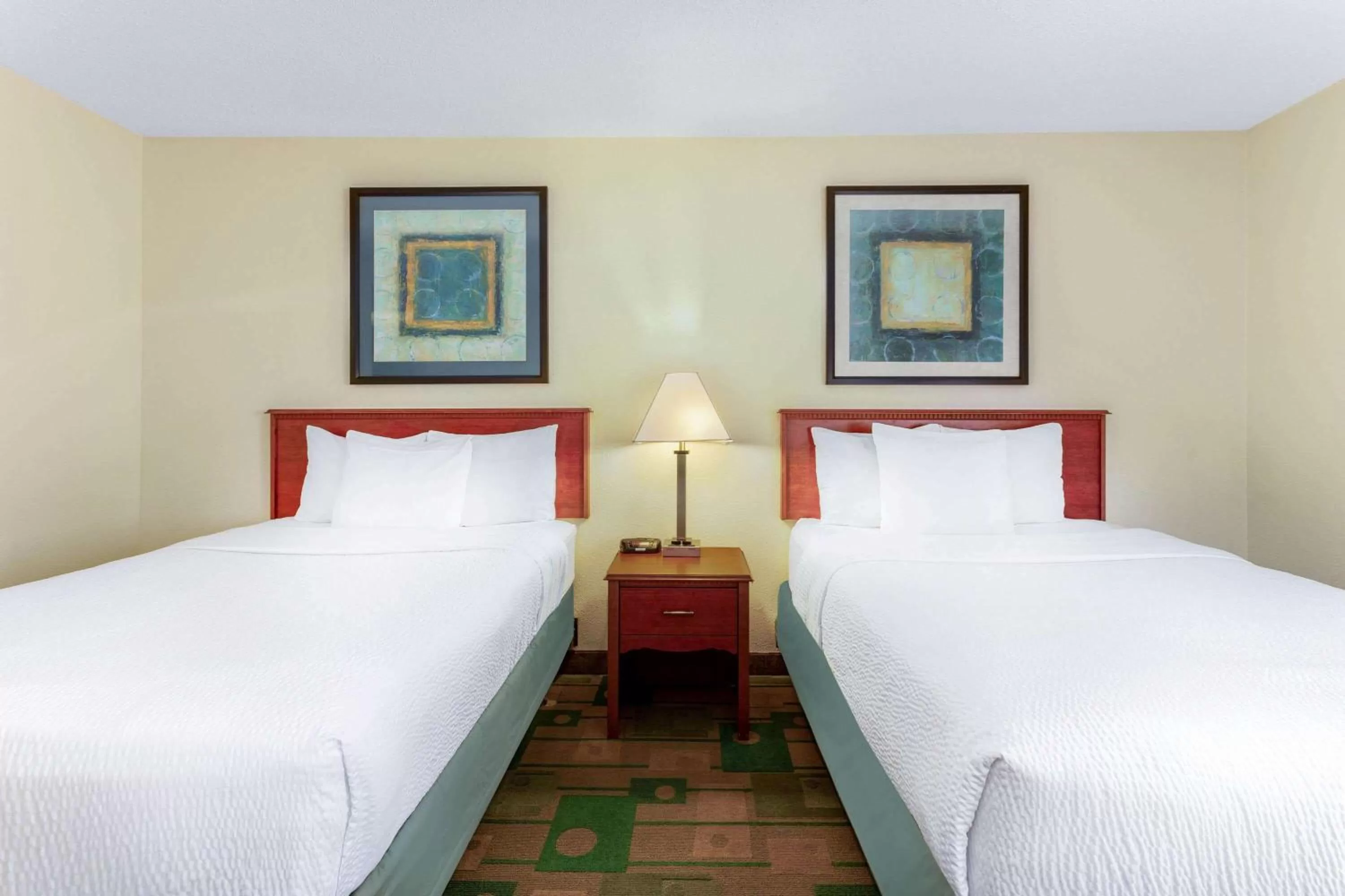 Double Room with Double Beds in La Quinta Inn by Wyndham Chicago Willowbrook