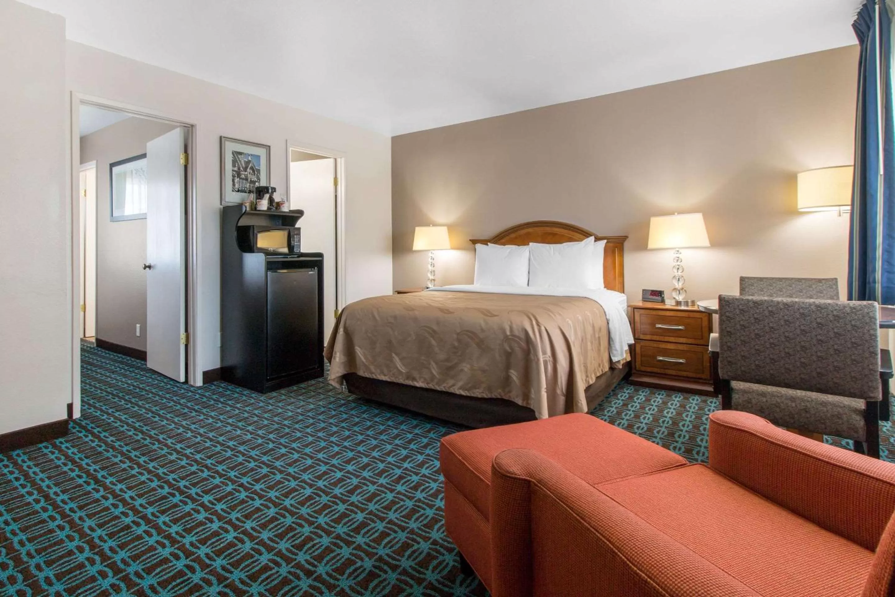 Two-Bedroom Suite in Ramada Bayside Inn & Suites Eureka