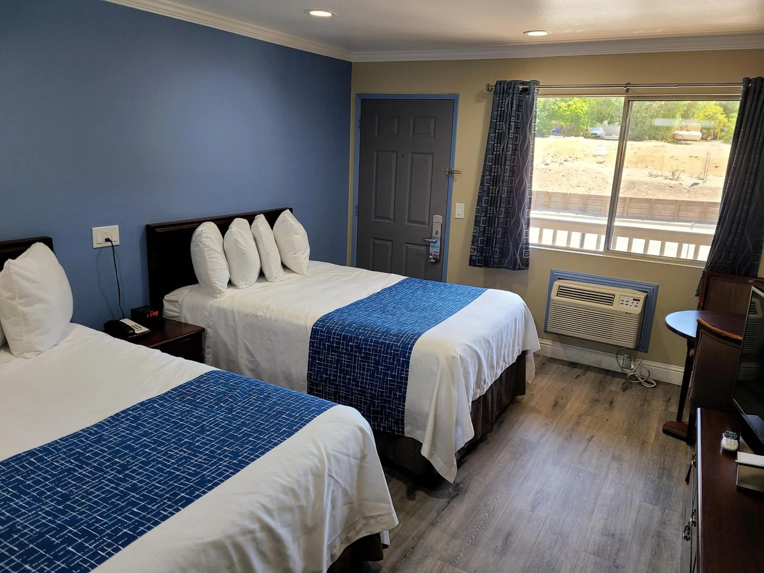 Deluxe Double Room with Two Double Beds - Non-Smoking in Travelodge by Wyndham Clearlake