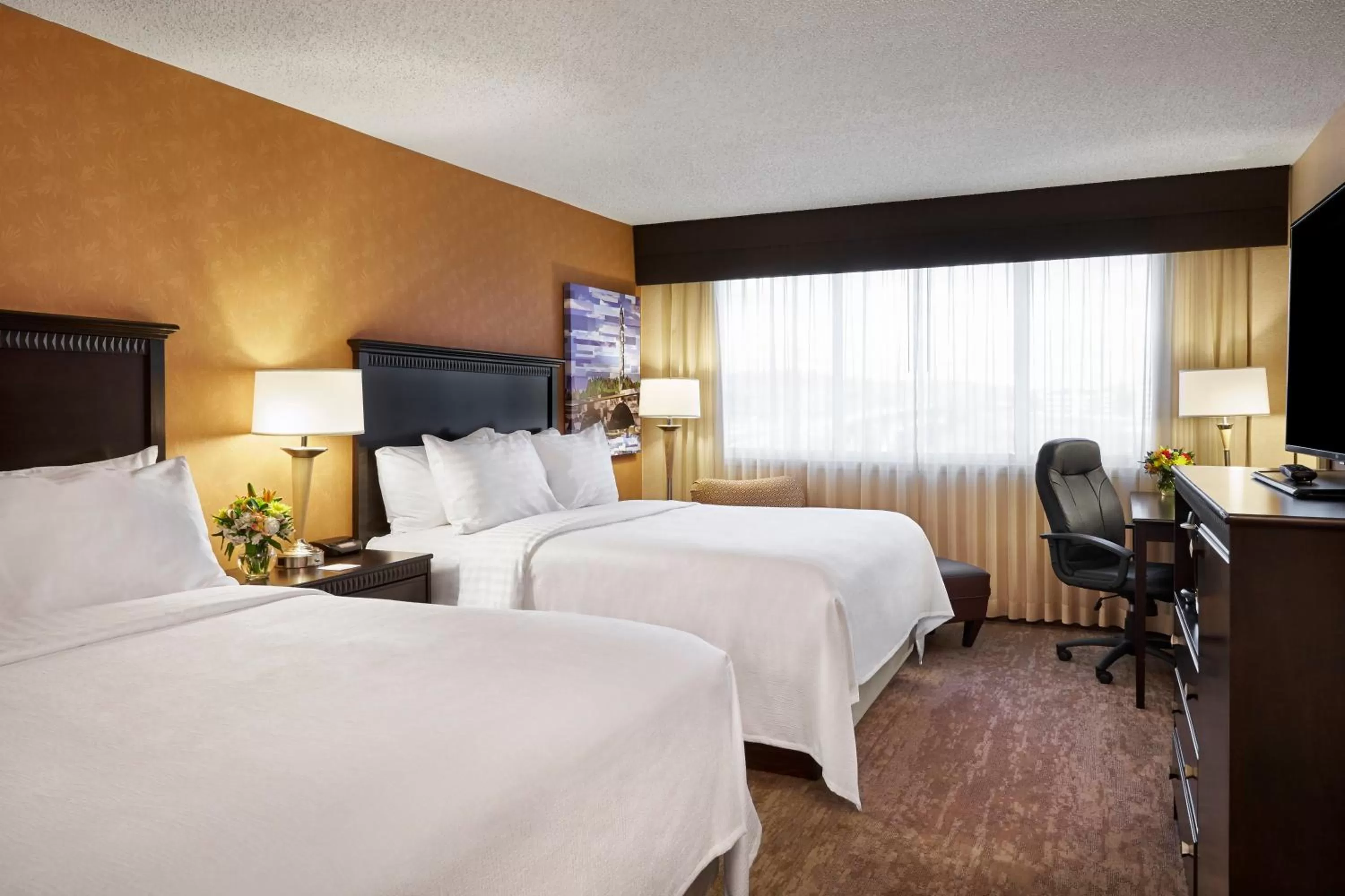 Queen Room with Two Queen Beds - Mobility Access Tub/Non-Smoking in Holiday Inn Alexandria at Carlyle by IHG