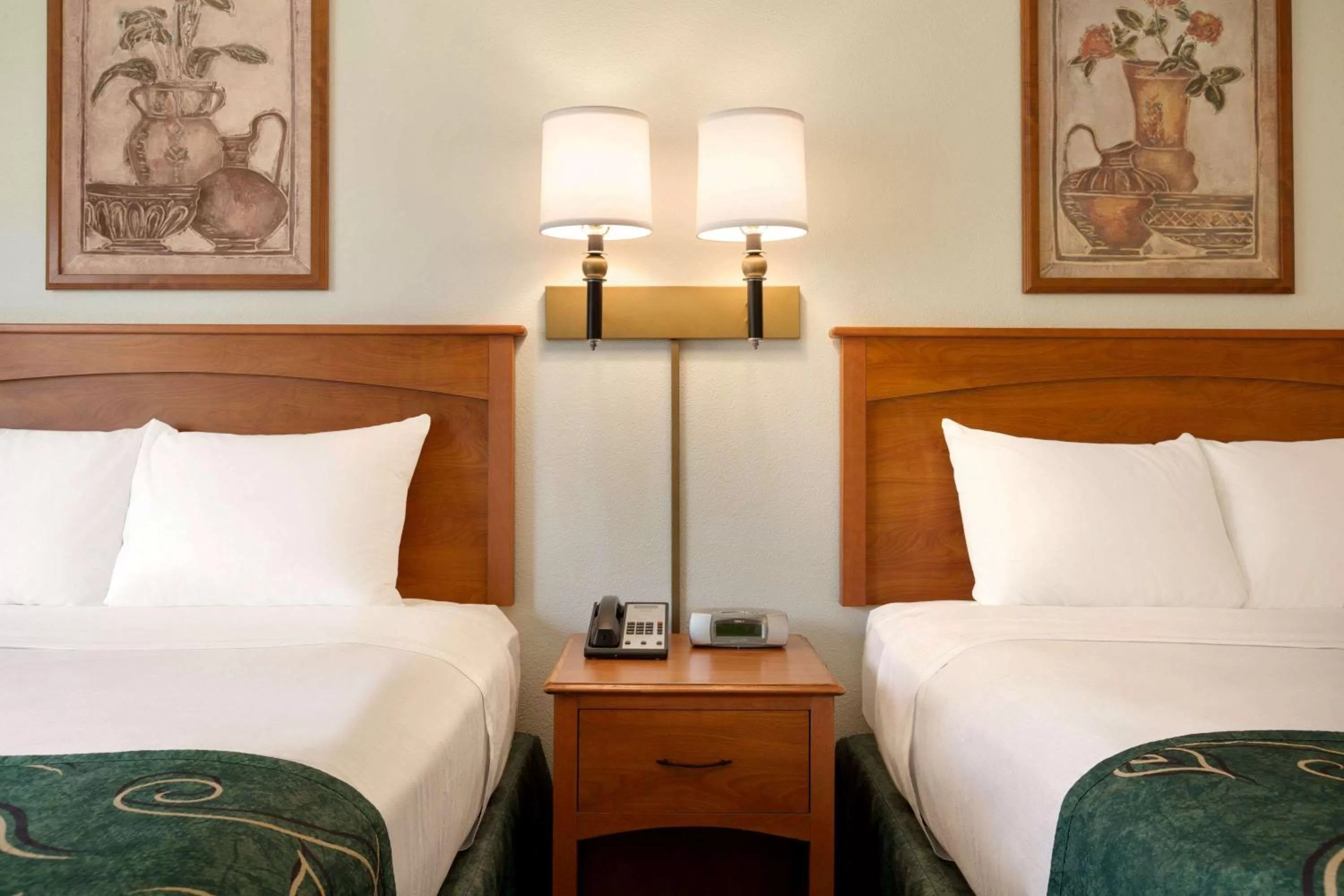 Queen Room with Two Queen Beds - Non-Smoking in Travelodge by Wyndham Dunsmuir