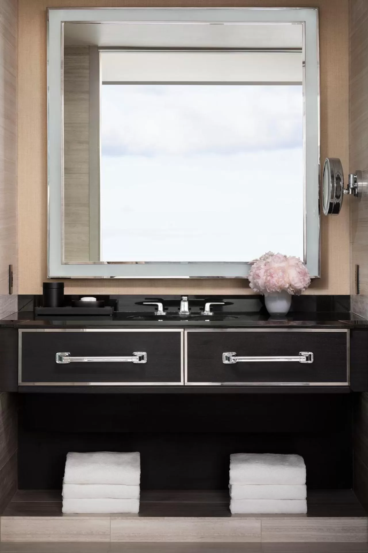 Superior King Room in Four Seasons Hotel One Dalton Street, Boston