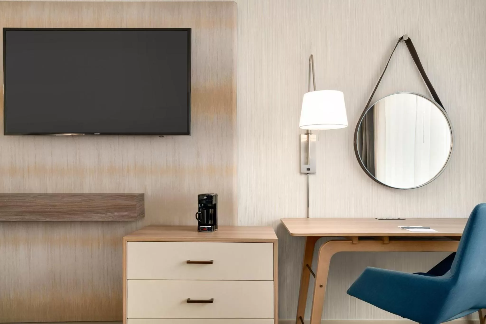 Standard Queen Room with Two Queen Beds in Crowne Plaza Hotel Philadelphia - King of Prussia by IHG