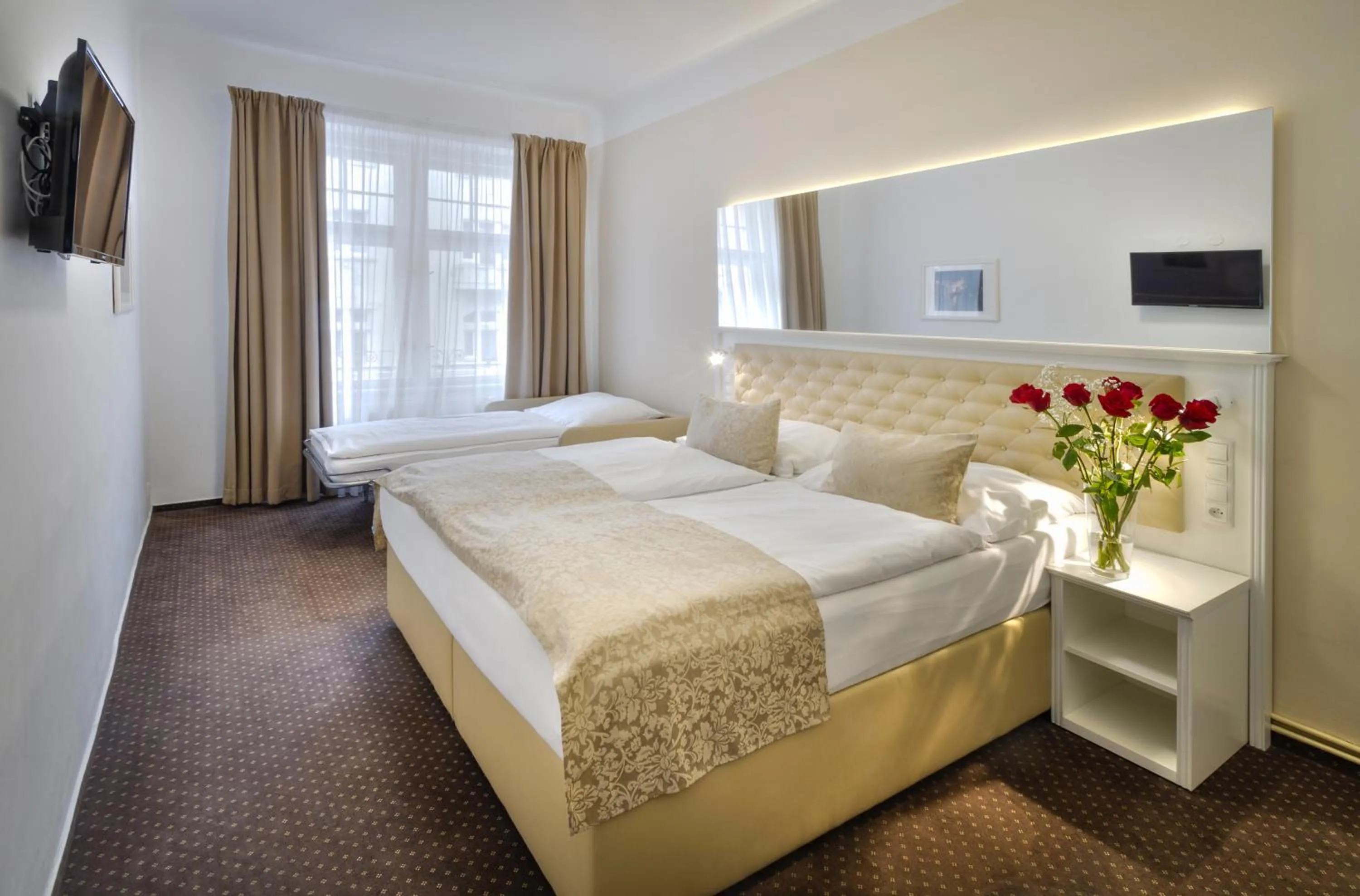 Standard Triple Room in Hotel Taurus