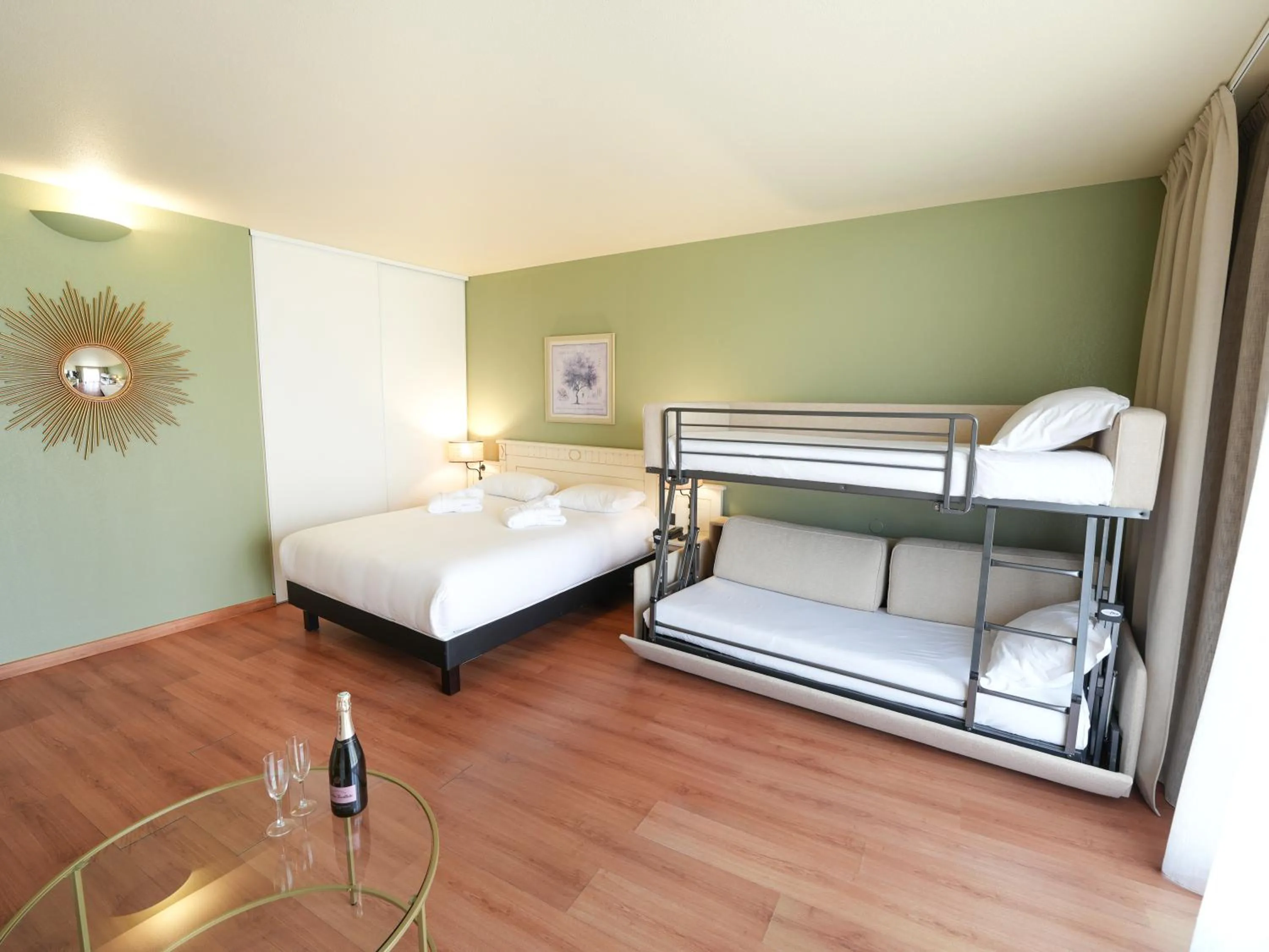 Family Room in Hôtel Mount Venturi - Aix-En-Provence Sainte-Victoire - Bar & Restaurant & Padel