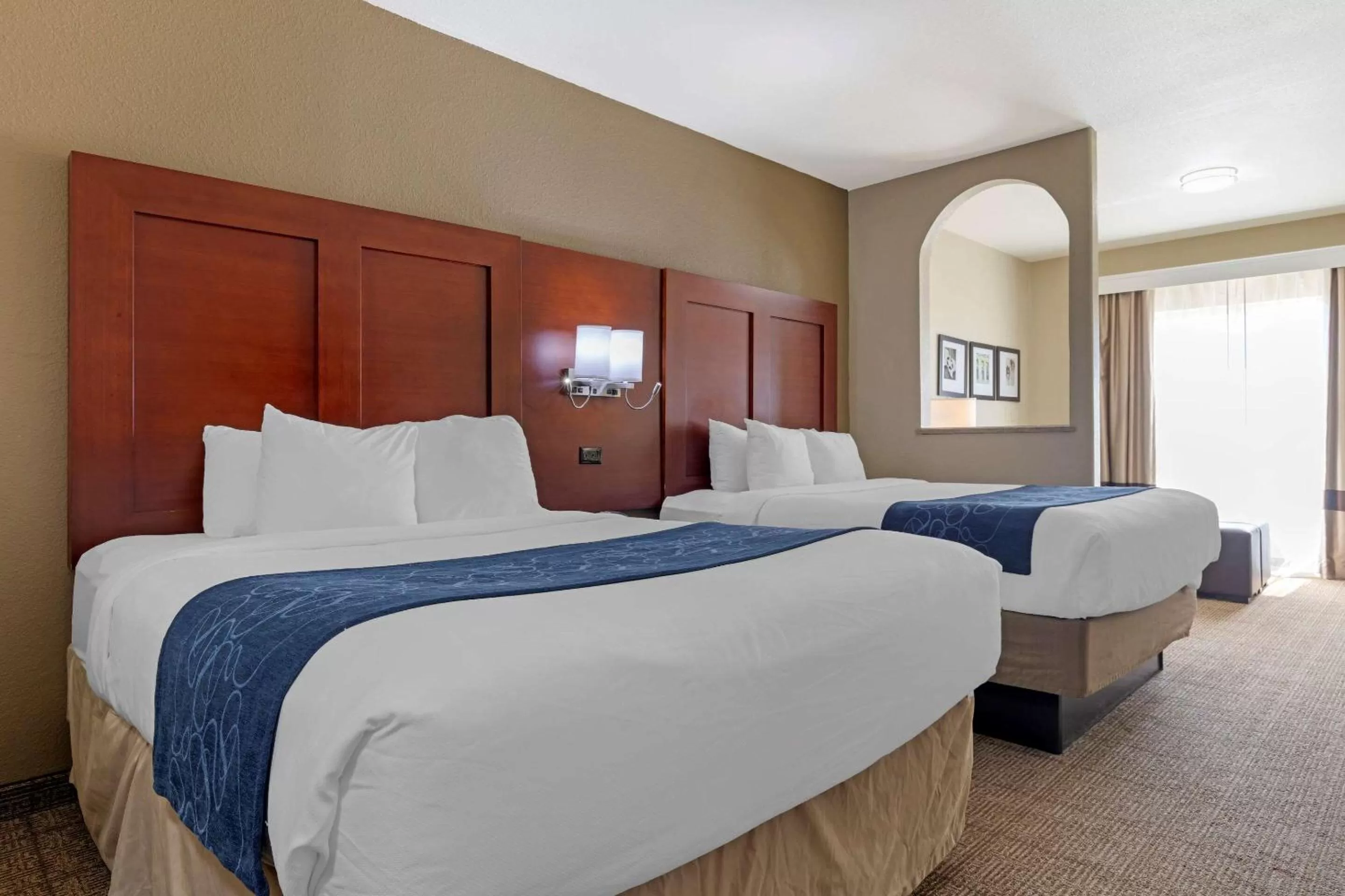 Queen Suite with Two Queen Beds in Comfort Suites Gainesville