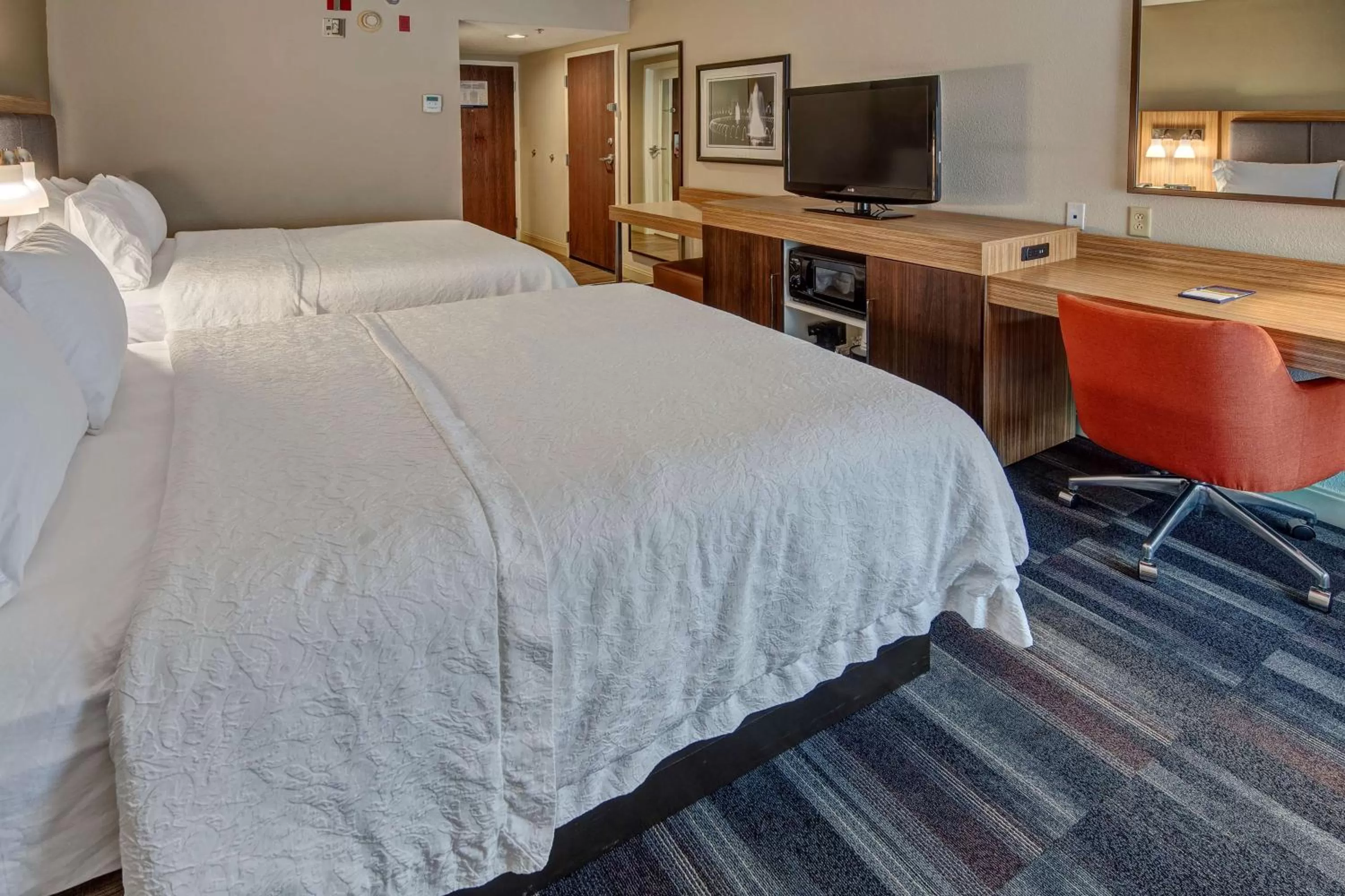 Queen Room with Two Queen Beds - Hearing Access/Non-Smoking in Hampton Inn Dumfries/Quantico