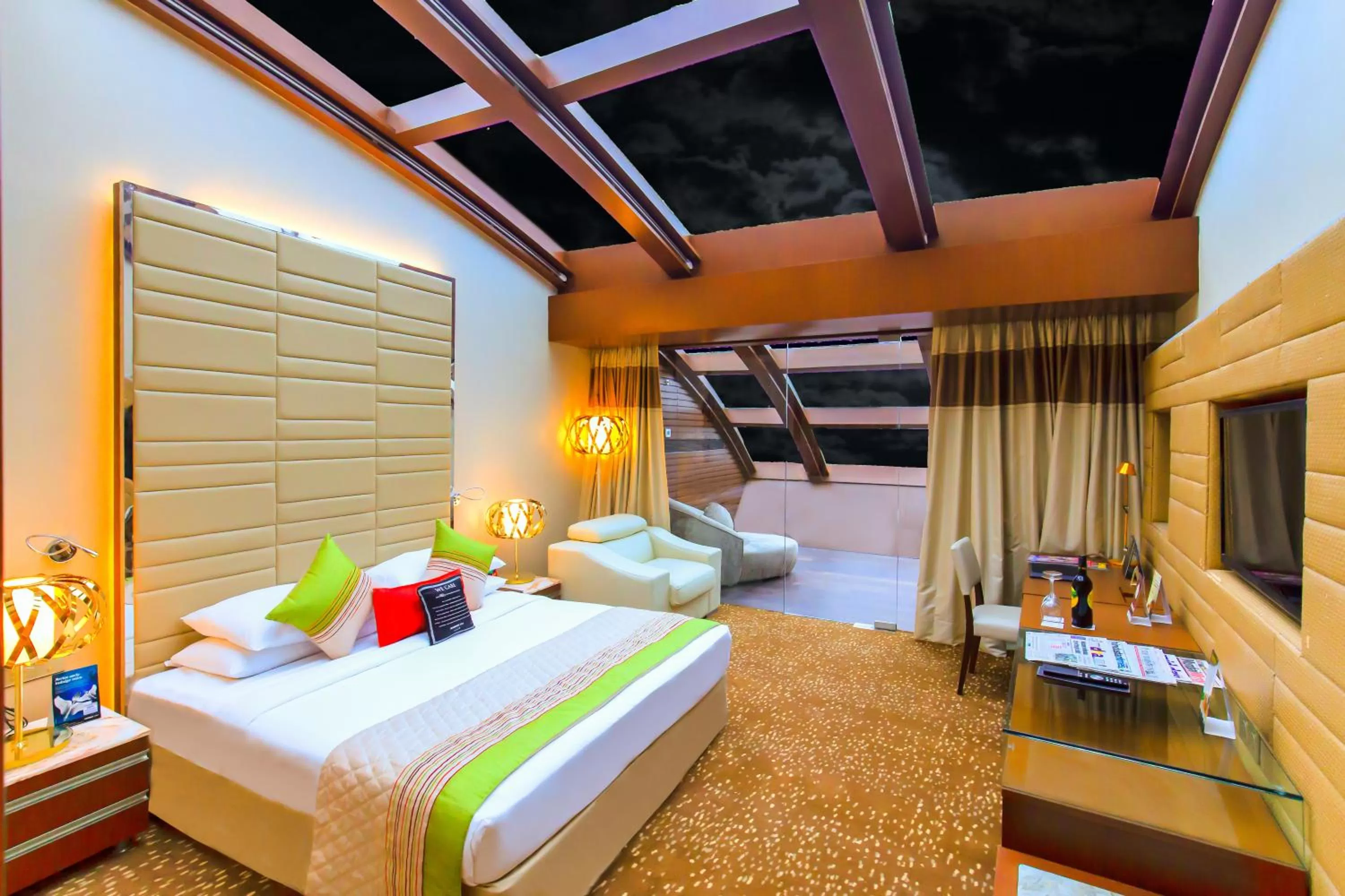	 Venus Suite with and Bath Tub - single occupancy - King Bed (Non-Smoking) in Hotel Sahara Star