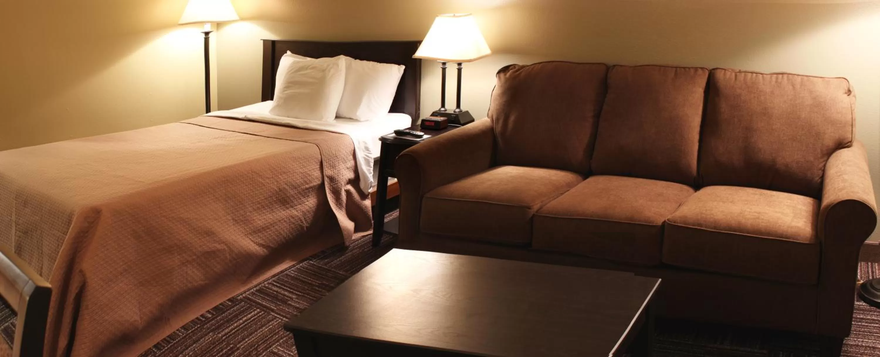 Queen Room in Sunlac Inn Devils Lake