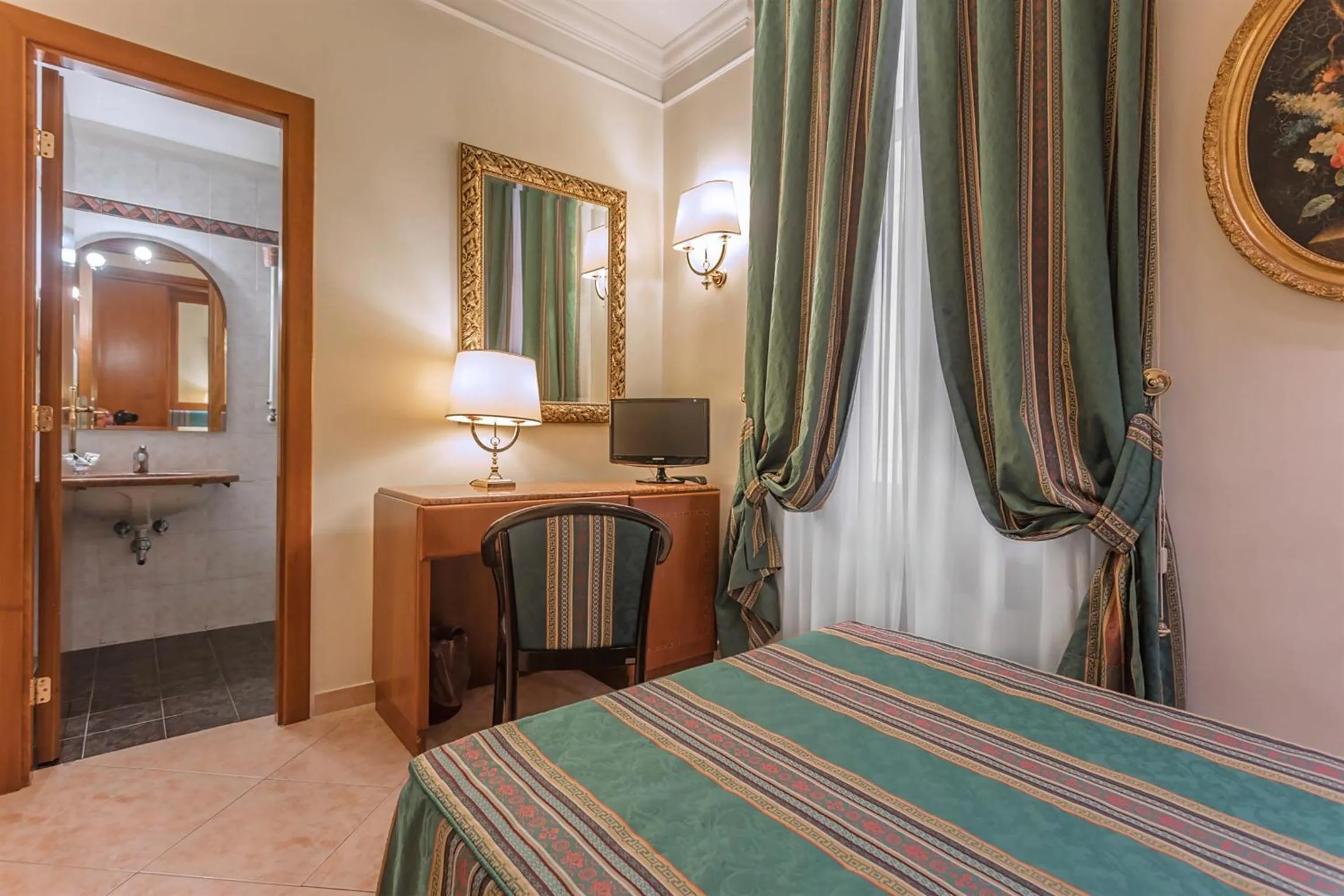 Single Room in Raeli Hotel Luce