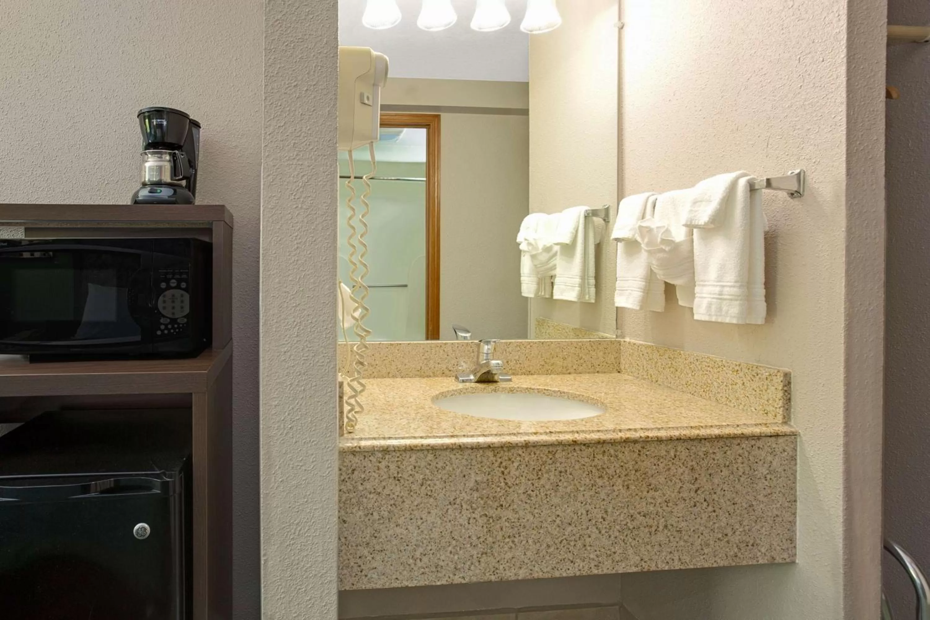 King Room - Non-Smoking in Super 8 by Wyndham Denver Stapleton