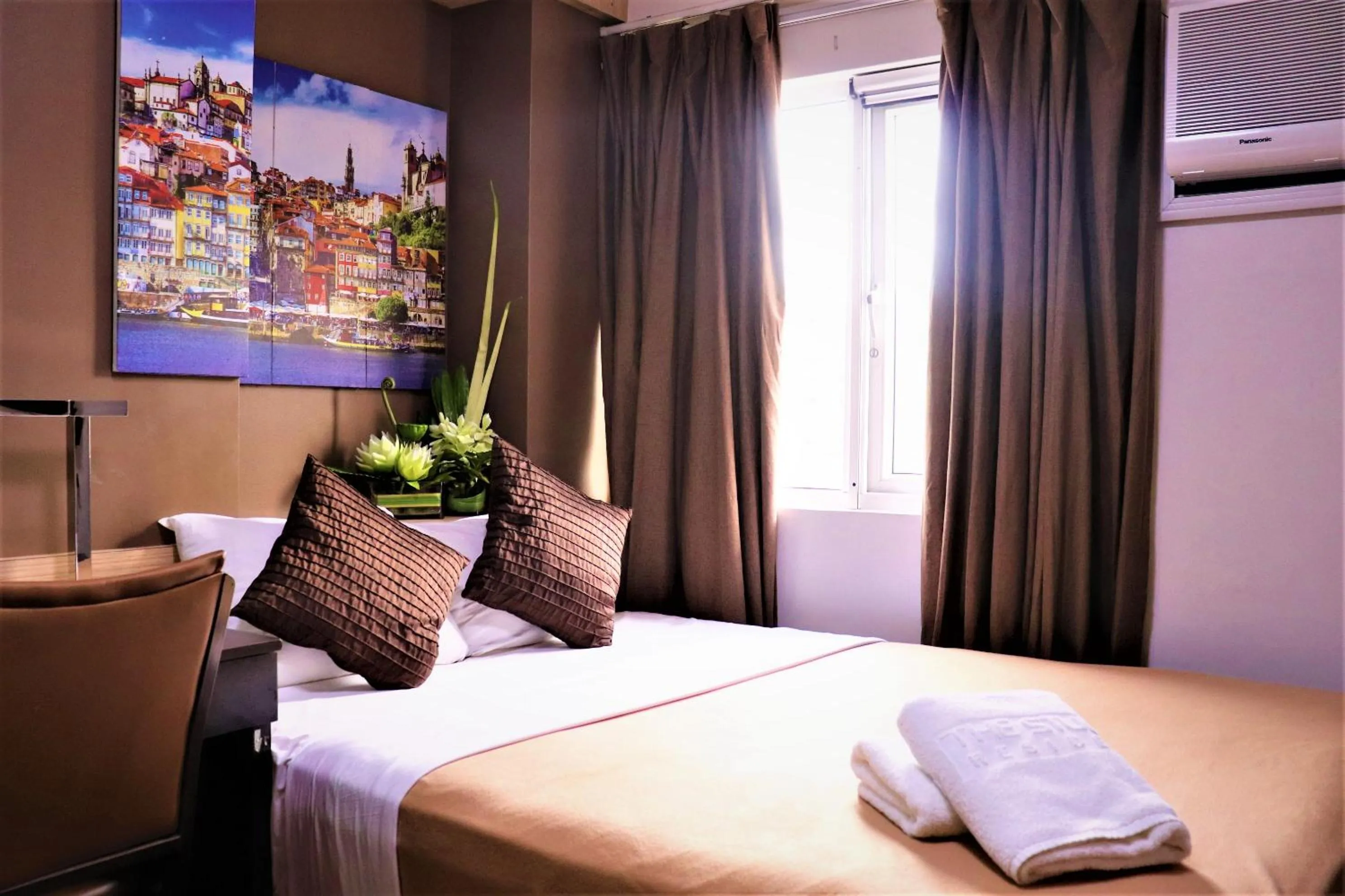 Standard Queen Room in The Studio 18 Residences