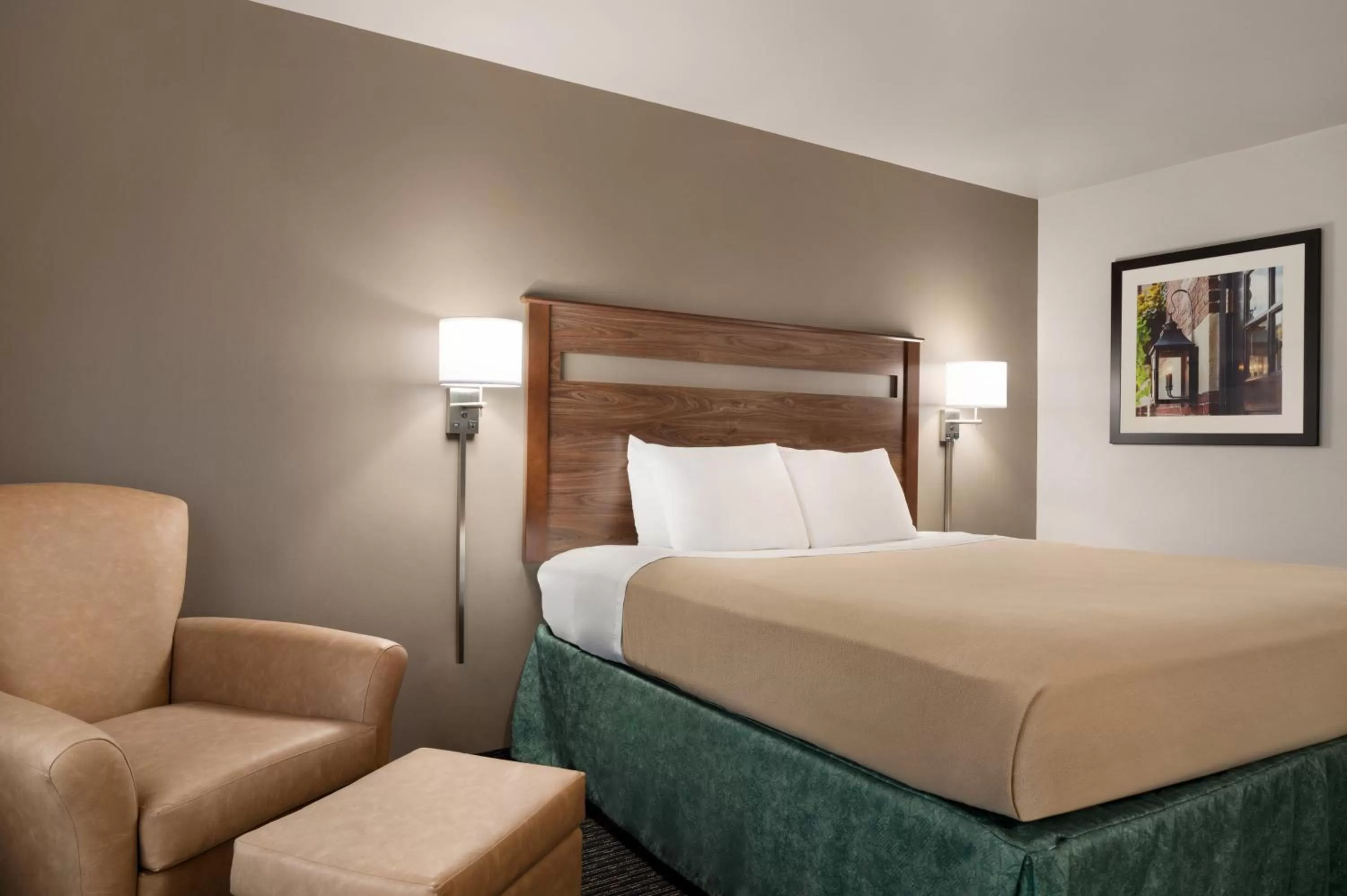 King Room - Mobility Access/Non-Smoking in Baymont by Wyndham Buffalo