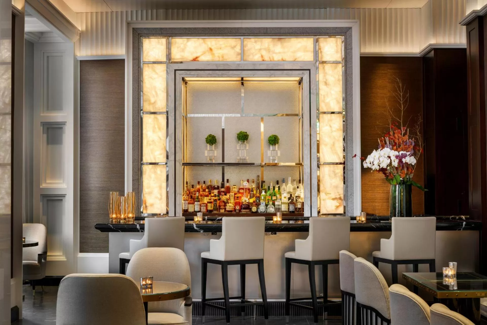 Food and drinks in Four Seasons Hotel One Dalton Street, Boston