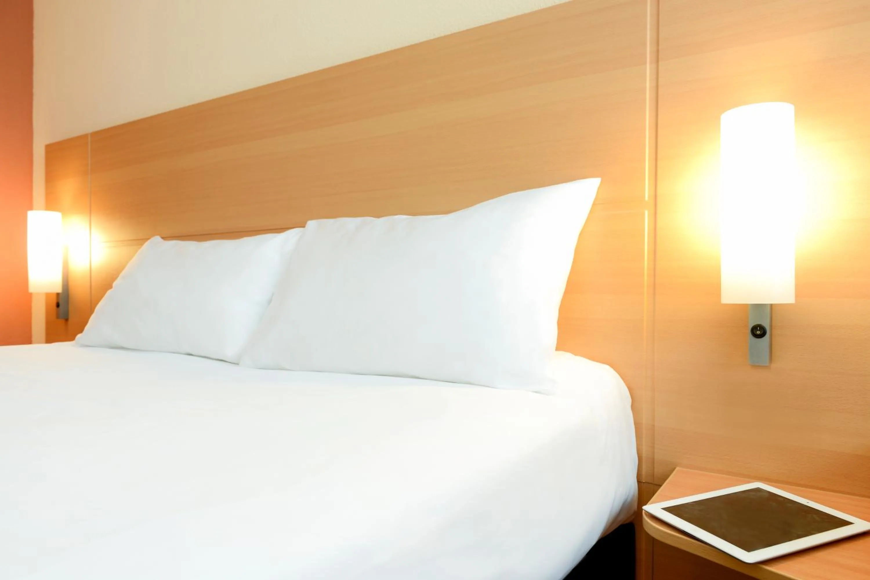Premium Queen Room with City View in ibis Kortrijk Centrum