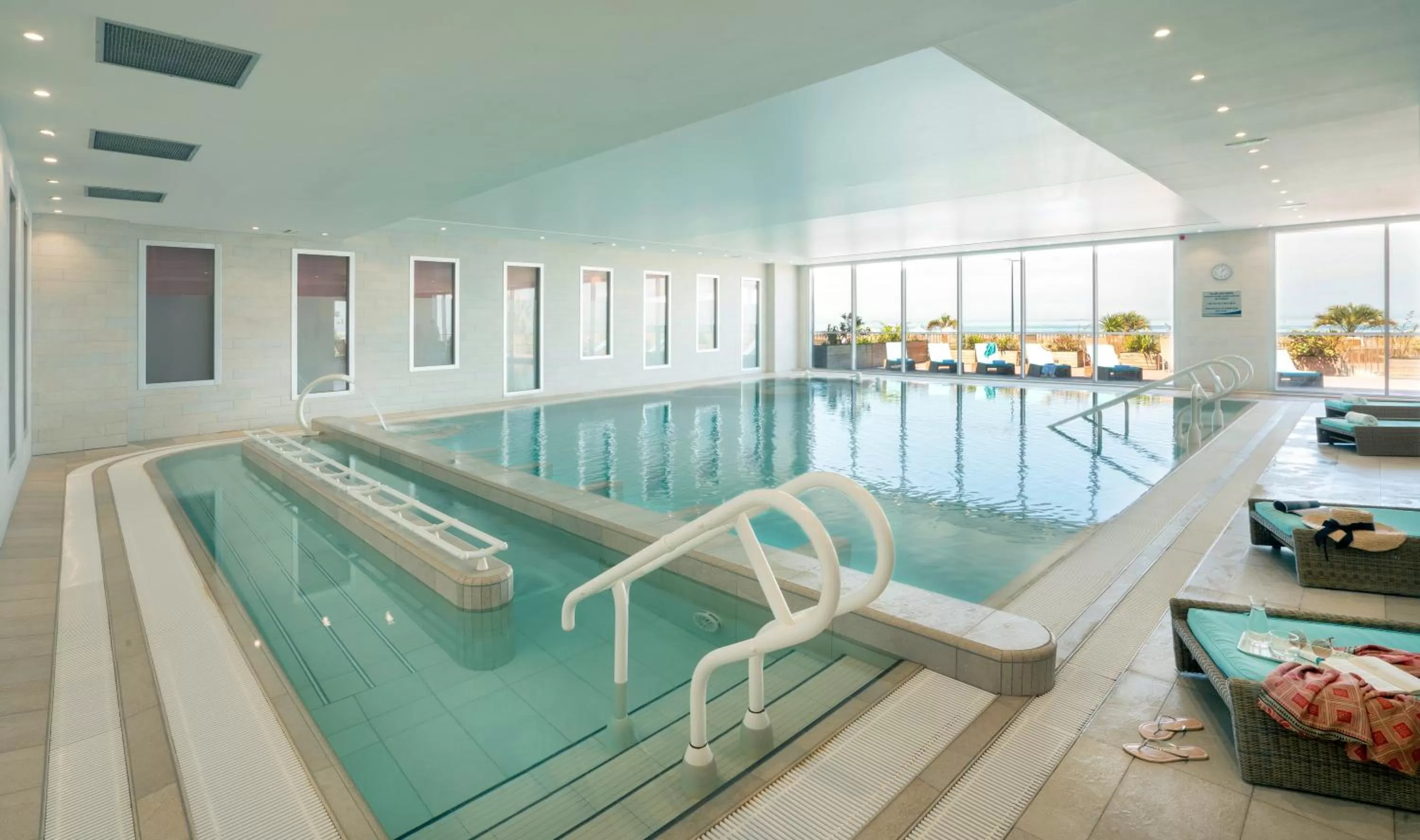 Classic Double Room with Terrace in Hôtel de la Baie - Thalassothérapie PREVITHAL