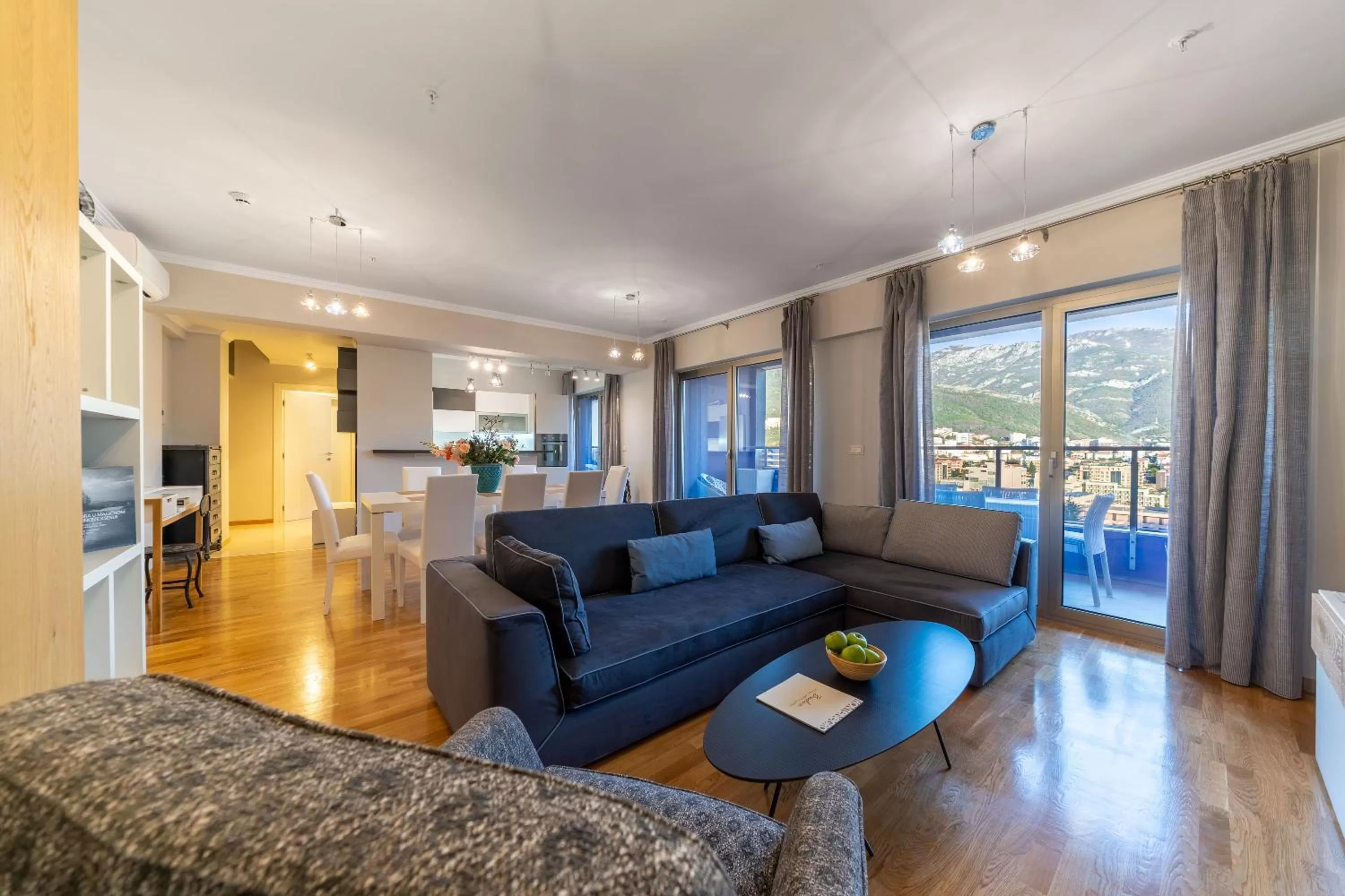 Three-Bedroom Apartment with Sea View in Hotel Harmonia by Dukley