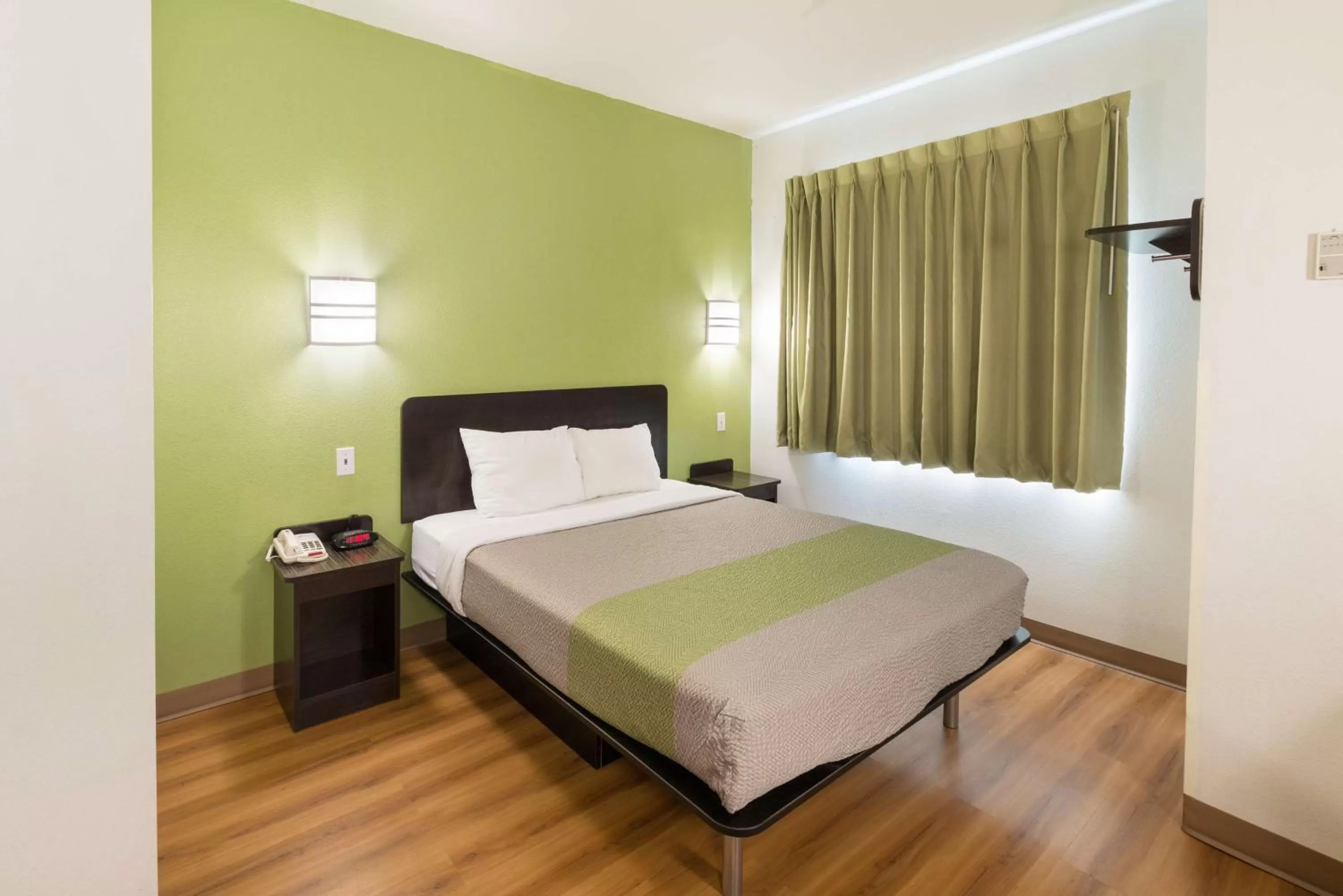 Queen Room - single occupancy - Smoking in Motel 6-Hillsboro, TX