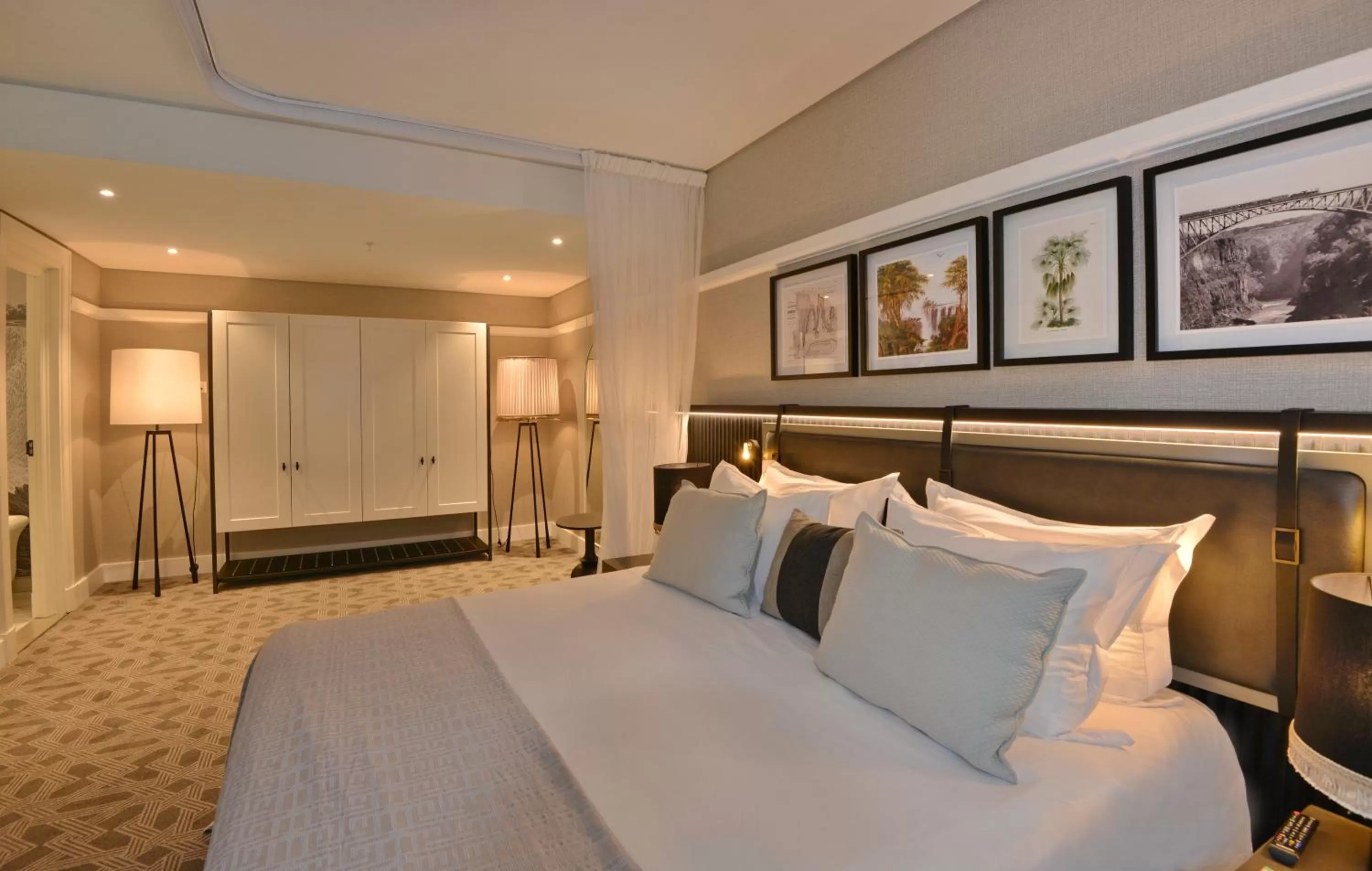 Deluxe King Suite in The Victoria Falls Hotel