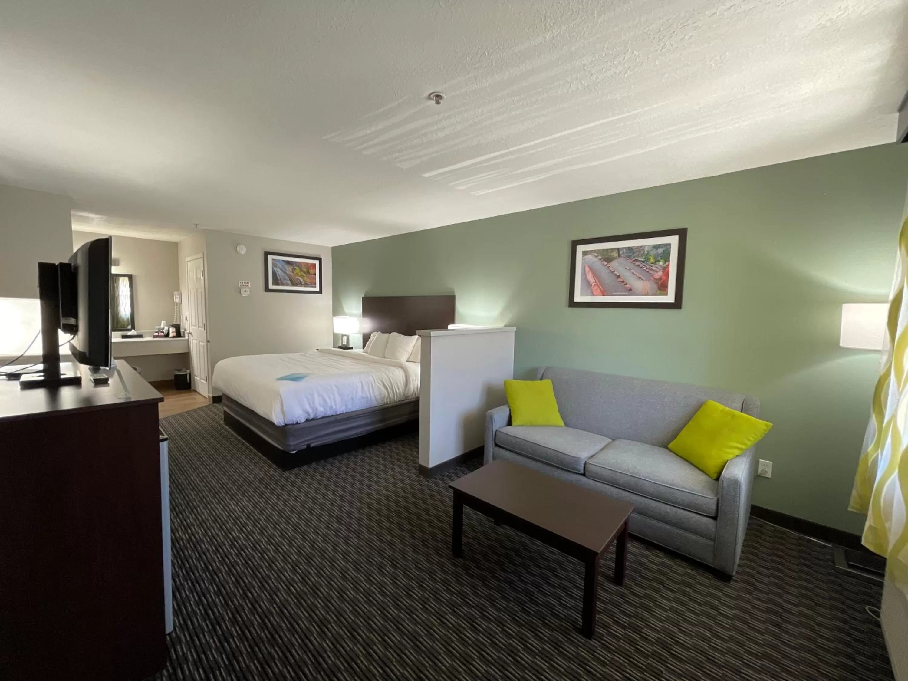 King Suite - Non-Smoking in Wingate by Wyndham Cedar City
