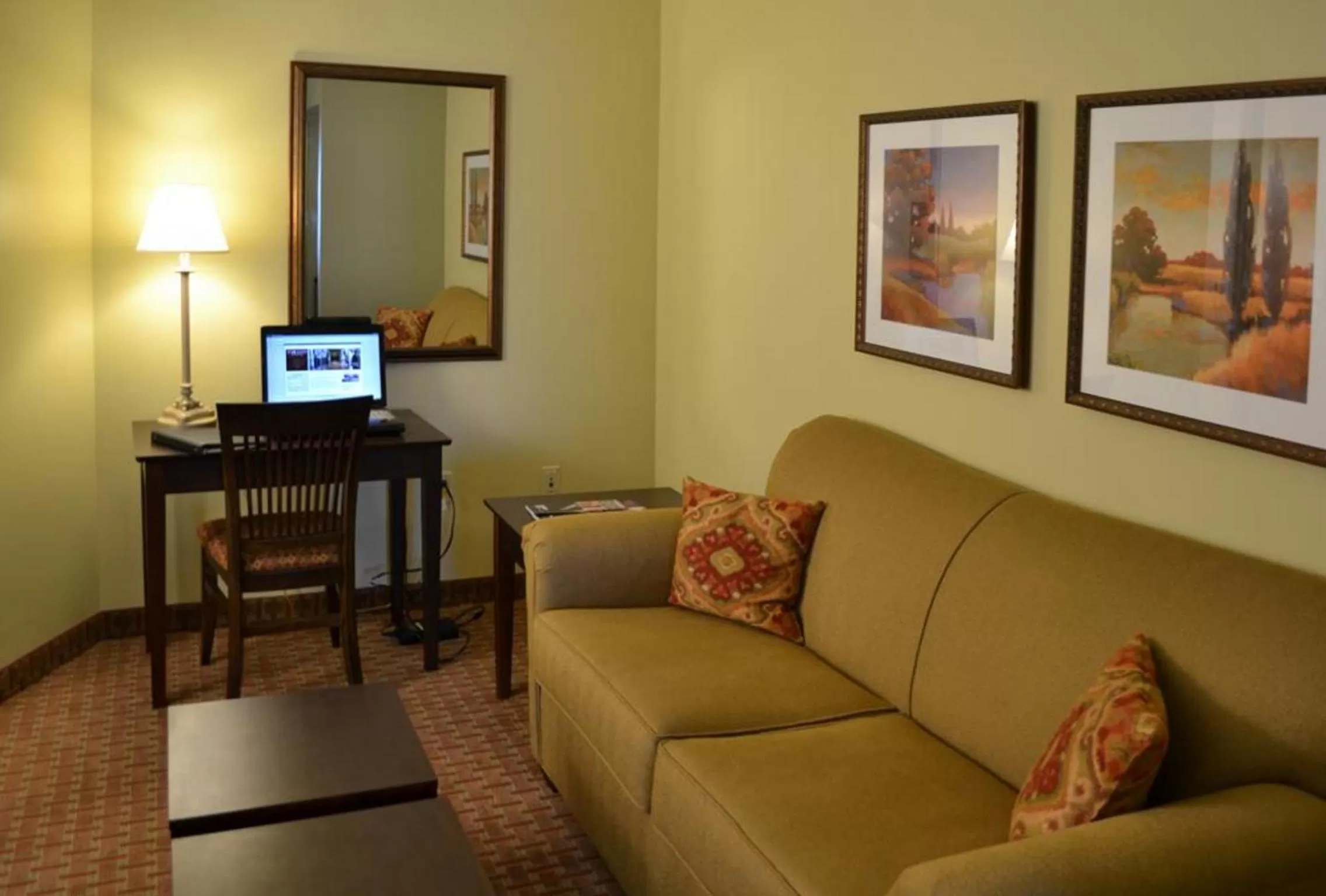 Queen Suite with Sofa Bed in Euro-Suites Hotel