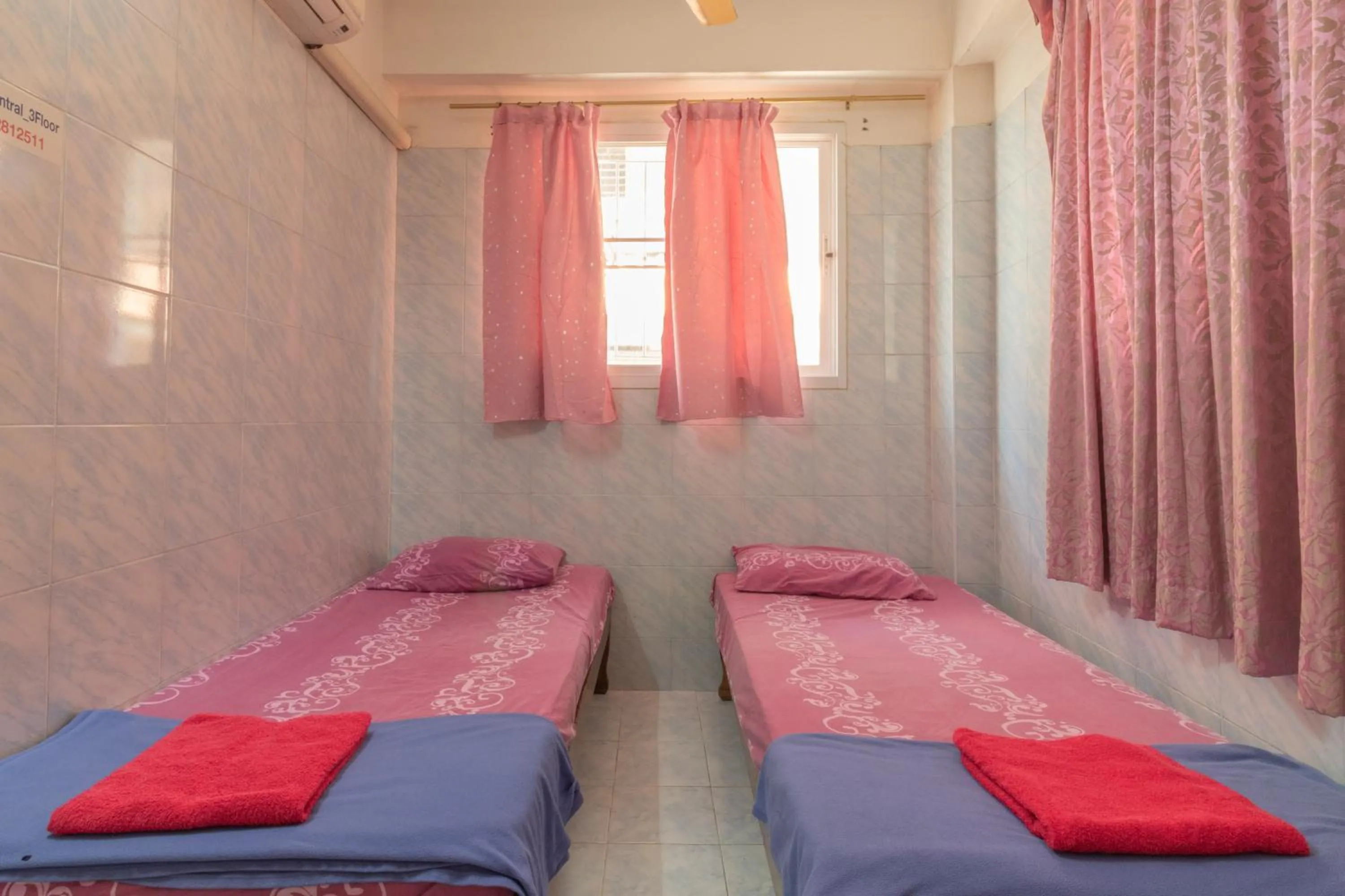 Twin Room with Shared Toilet in New Central Guesthouse