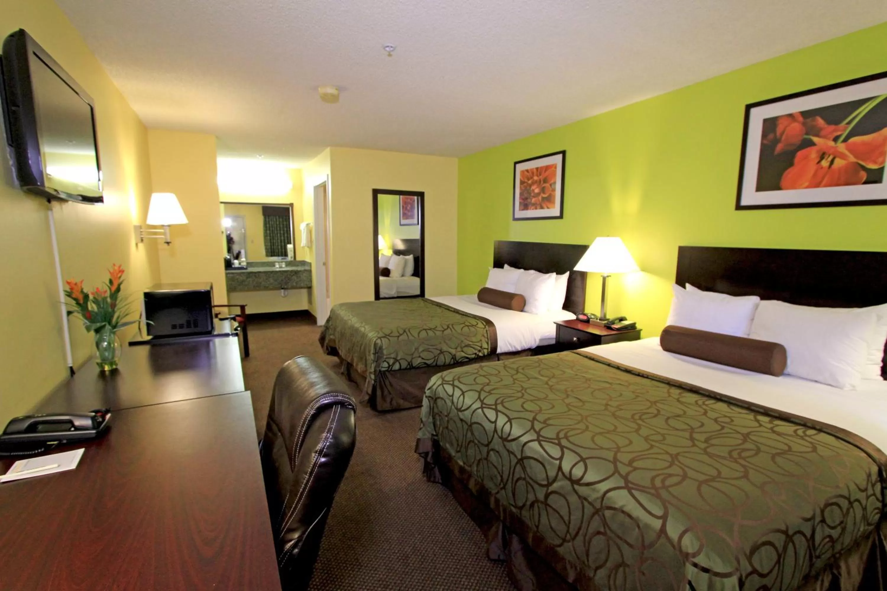 Queen Room with Two Queen Beds and Roll-in Shower -Disability Access/Non-Smoking in Best Western Round Rock