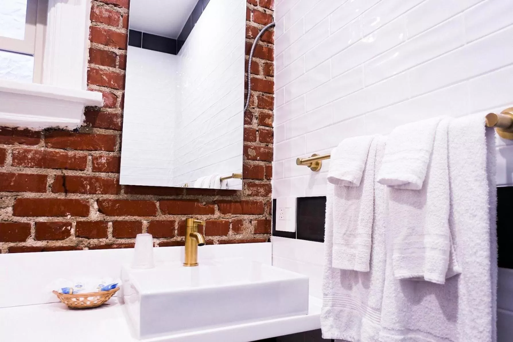 Deluxe King Room in H by H Hospitality