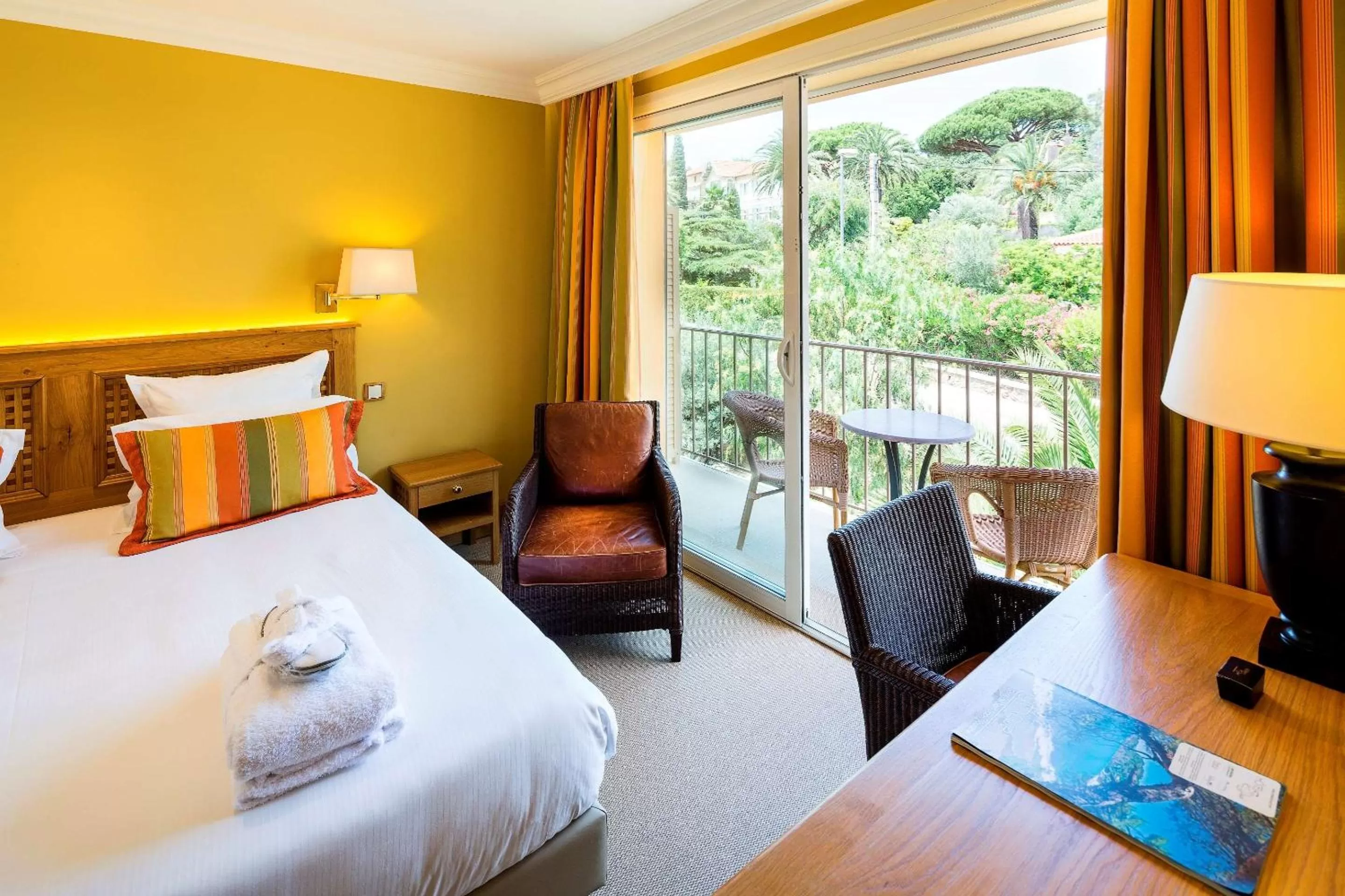 Family King Room with Sofa Bed and Terrace in Best Western Premier Montfleuri