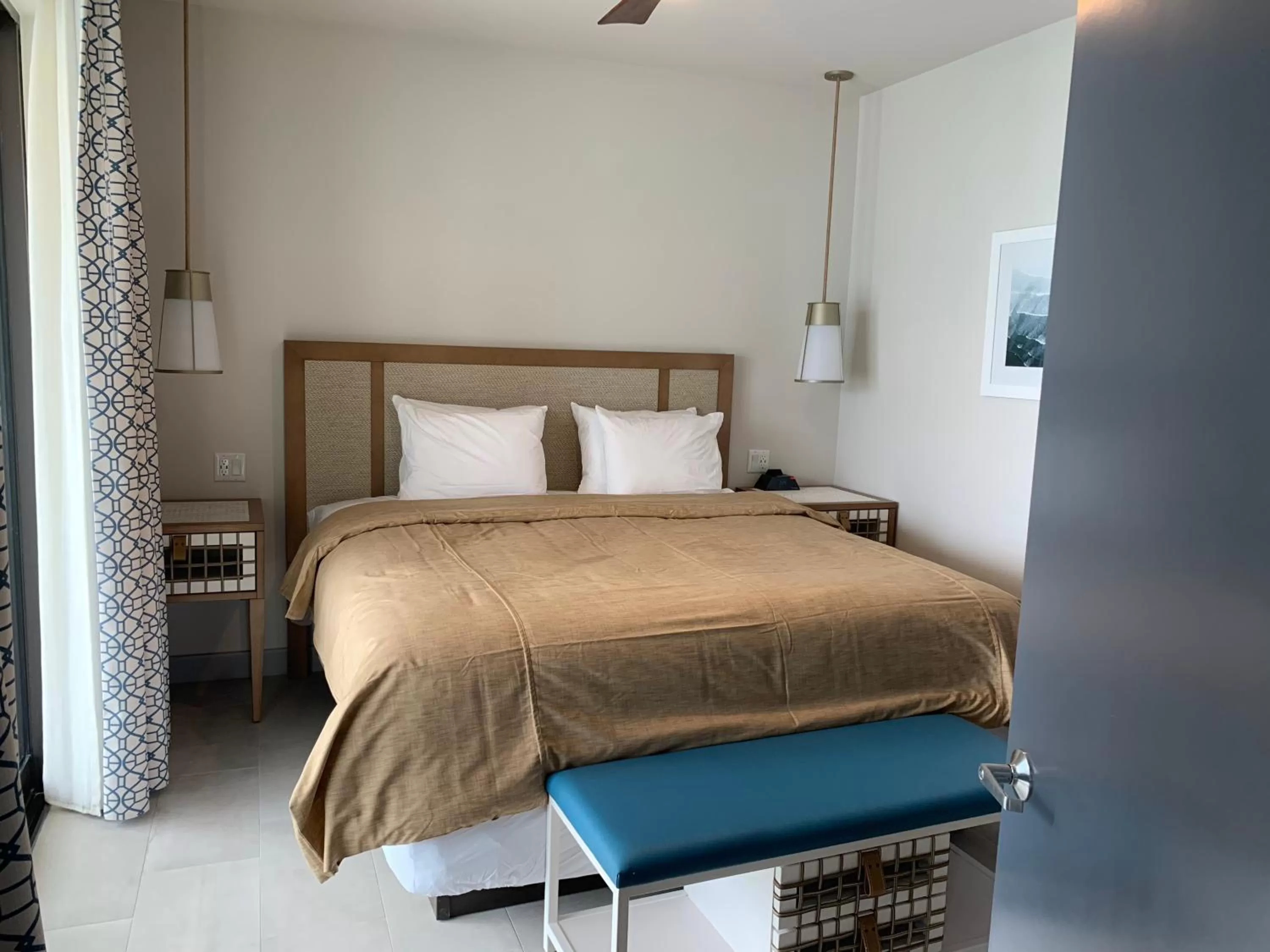 ADA Deluxe Ocean View King  in Chesapeake Beach Resort