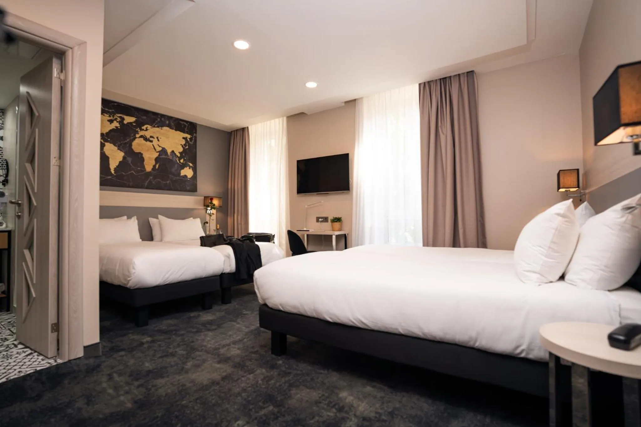 Quadruple Room in Hôtel Univers