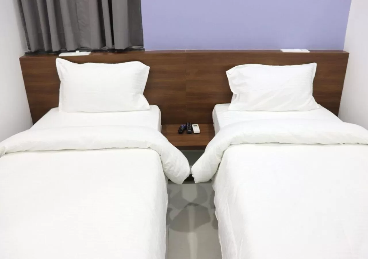 Standard Twin Room - single occupancy in Sharman Suites