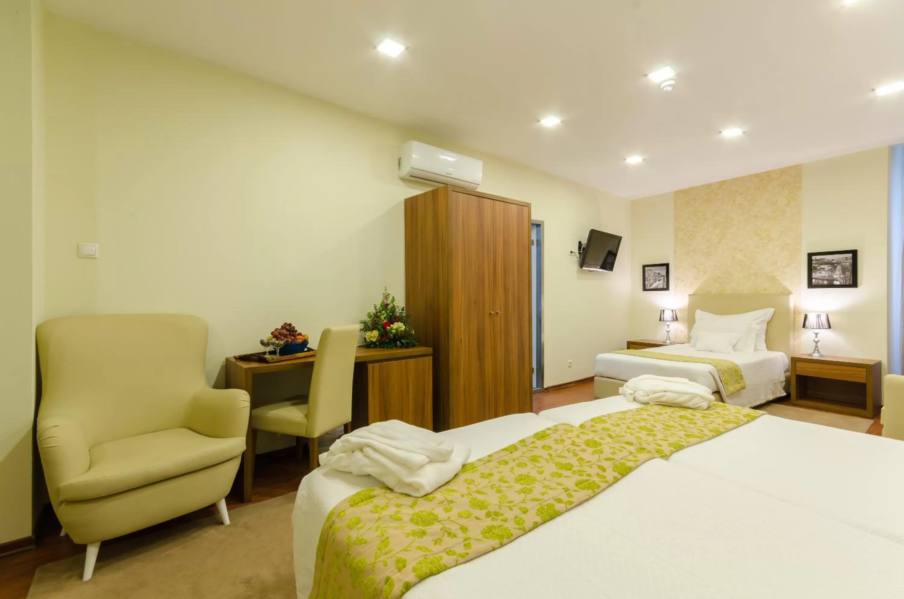 Superior Triple Room in Hotel Borges Chiado