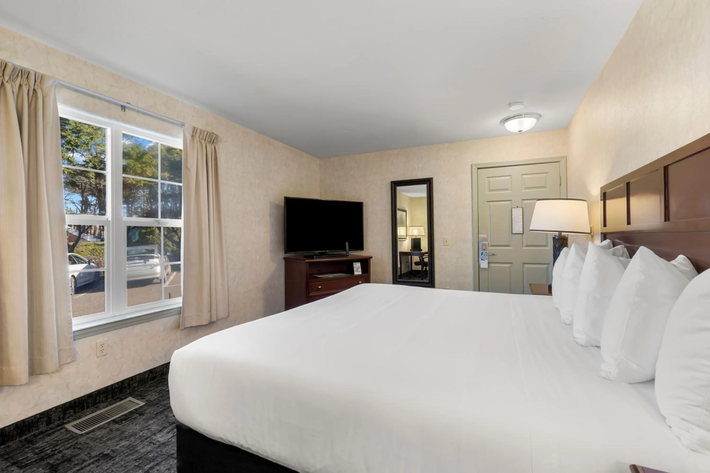 1 King Standard (Non-View) in The Beach House Inn