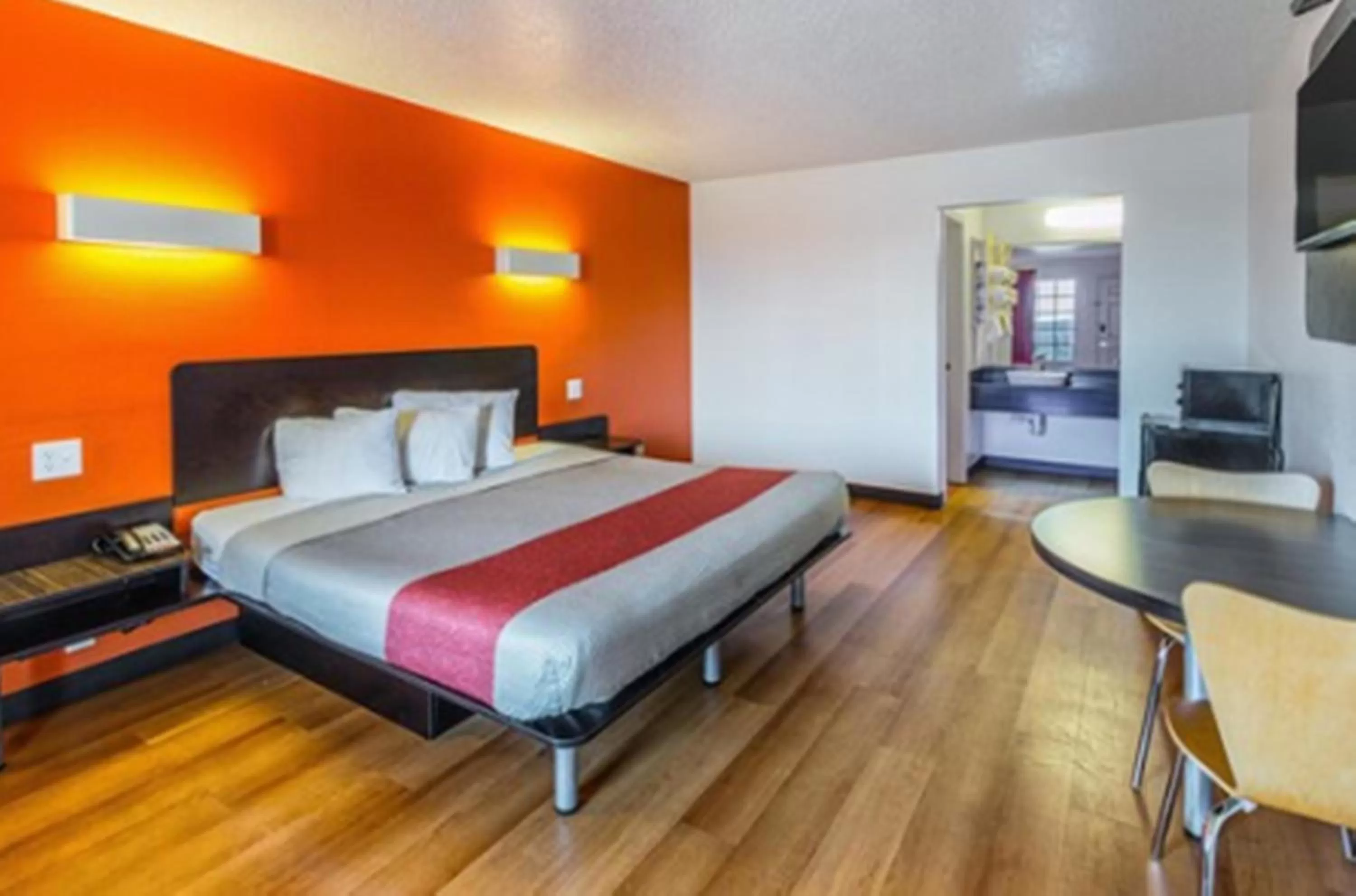 King Room - single occupancy - Disability Access - Smoking in Motel 6-Waxahachie, TX