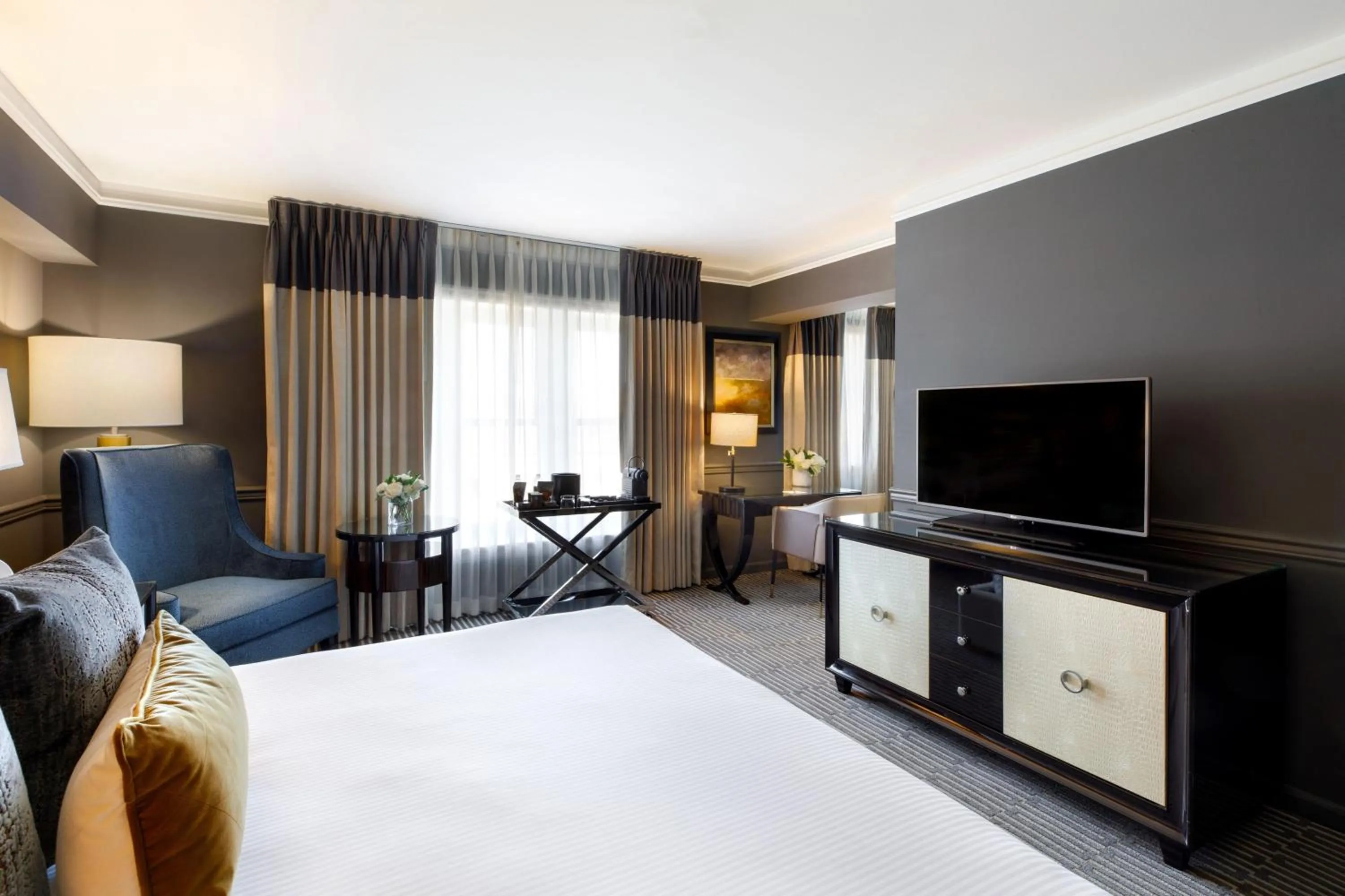 Queen Room in Ambassador Hotel Tulsa, Autograph Collection