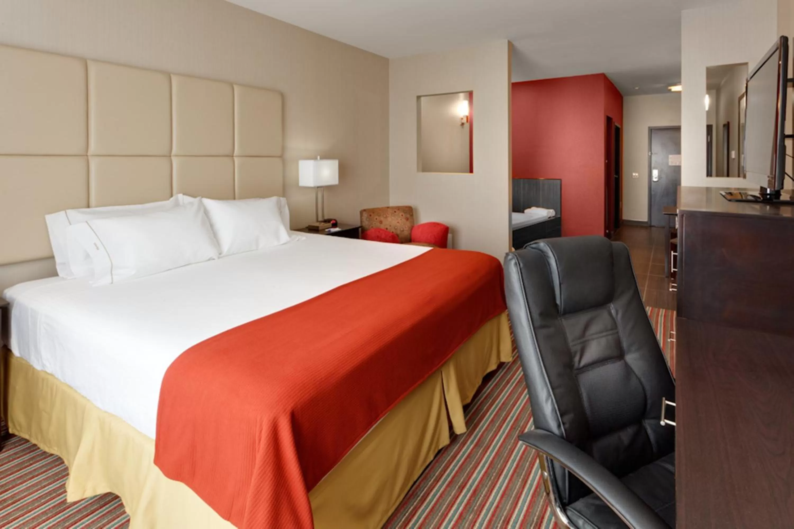 King Room with Jetted Tub in Holiday Inn Express & Suites Northeast by IHG