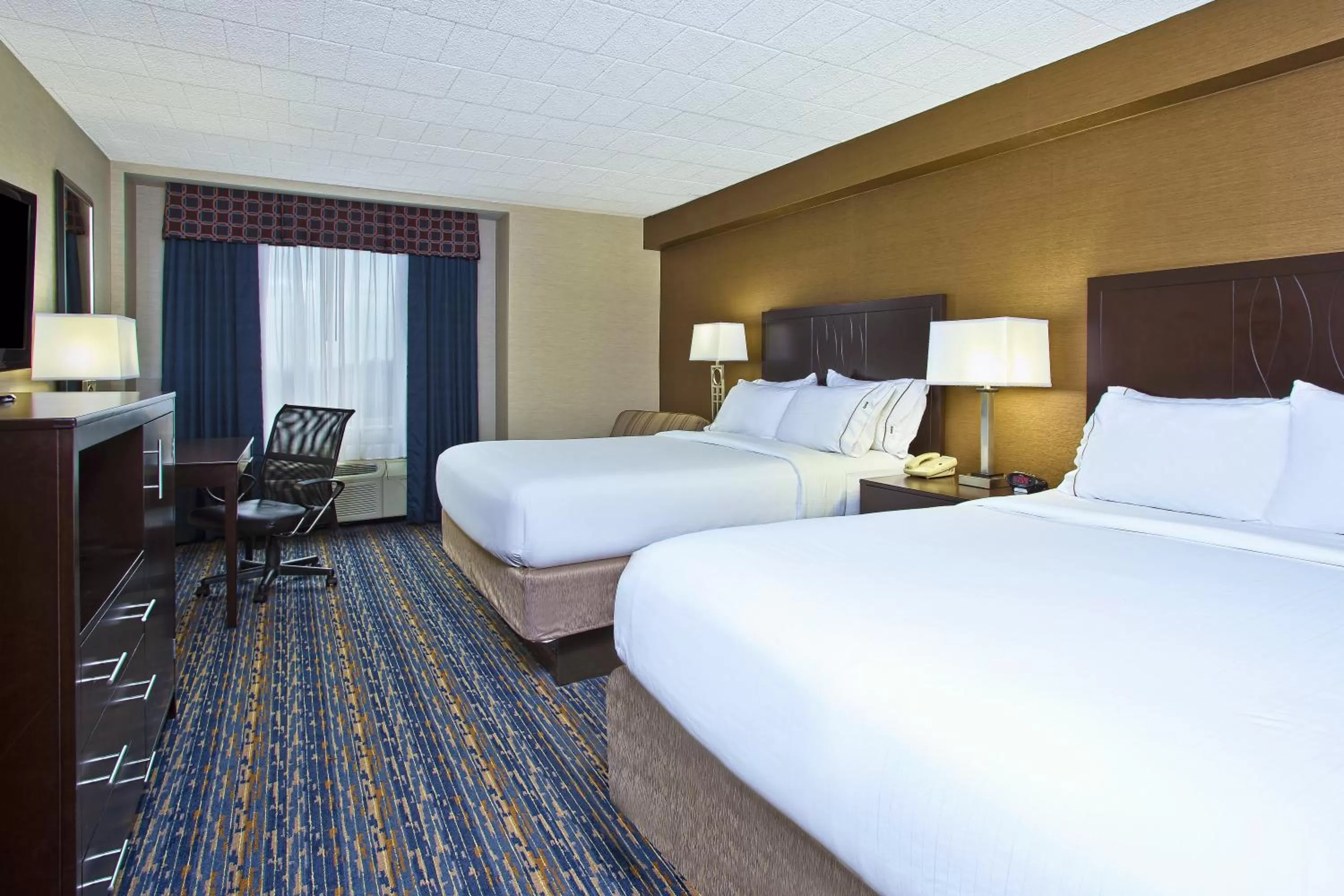 Standard Room with Two Queen Beds in Holiday Inn Express and Suites Pittsburgh West Mifflin by IHG