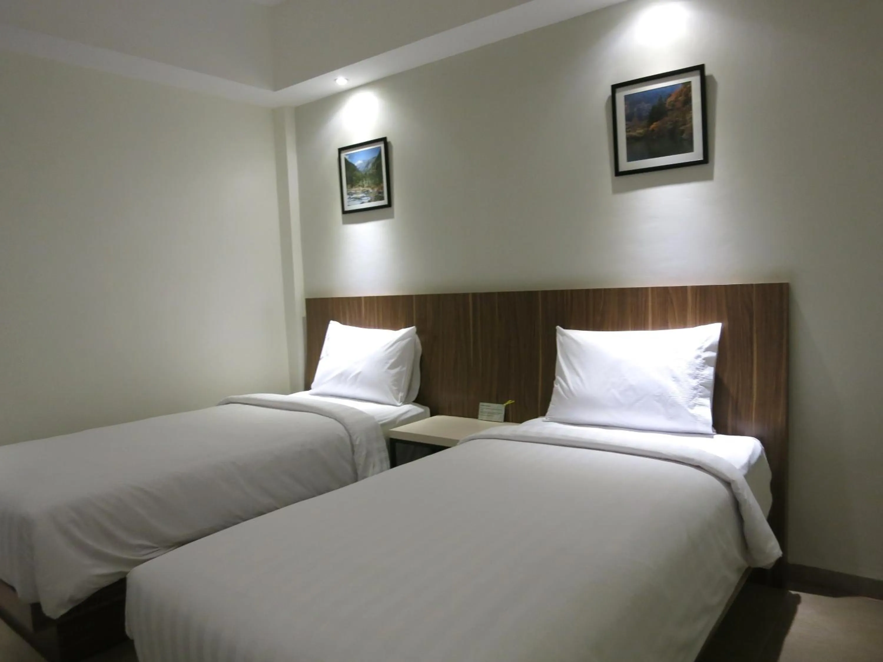 Superior Twin Room in Hart Hotel Arjuna