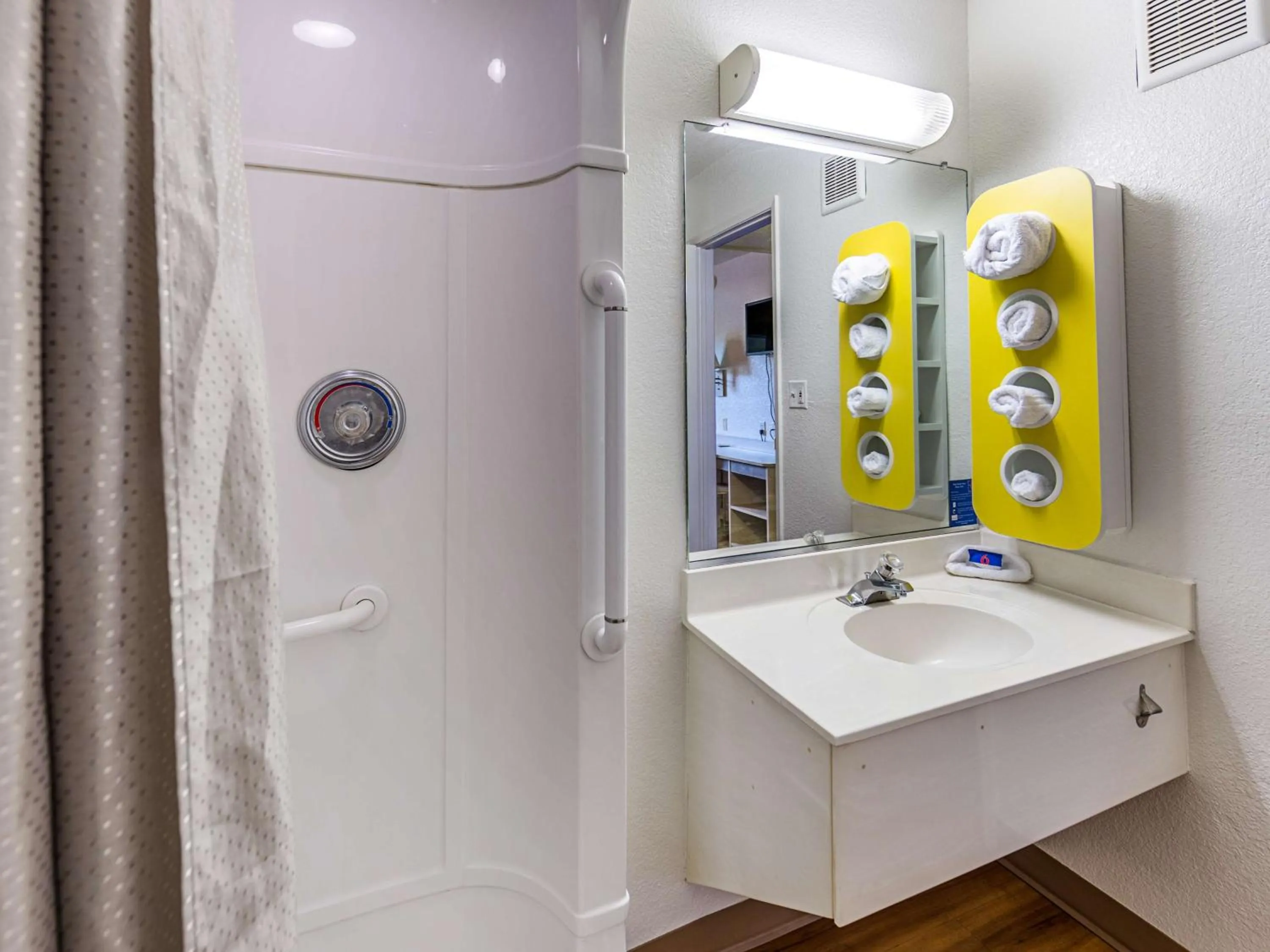 Double Room - single occupancy - Disability Access - Non-Smoking in Motel 6-Yreka, CA