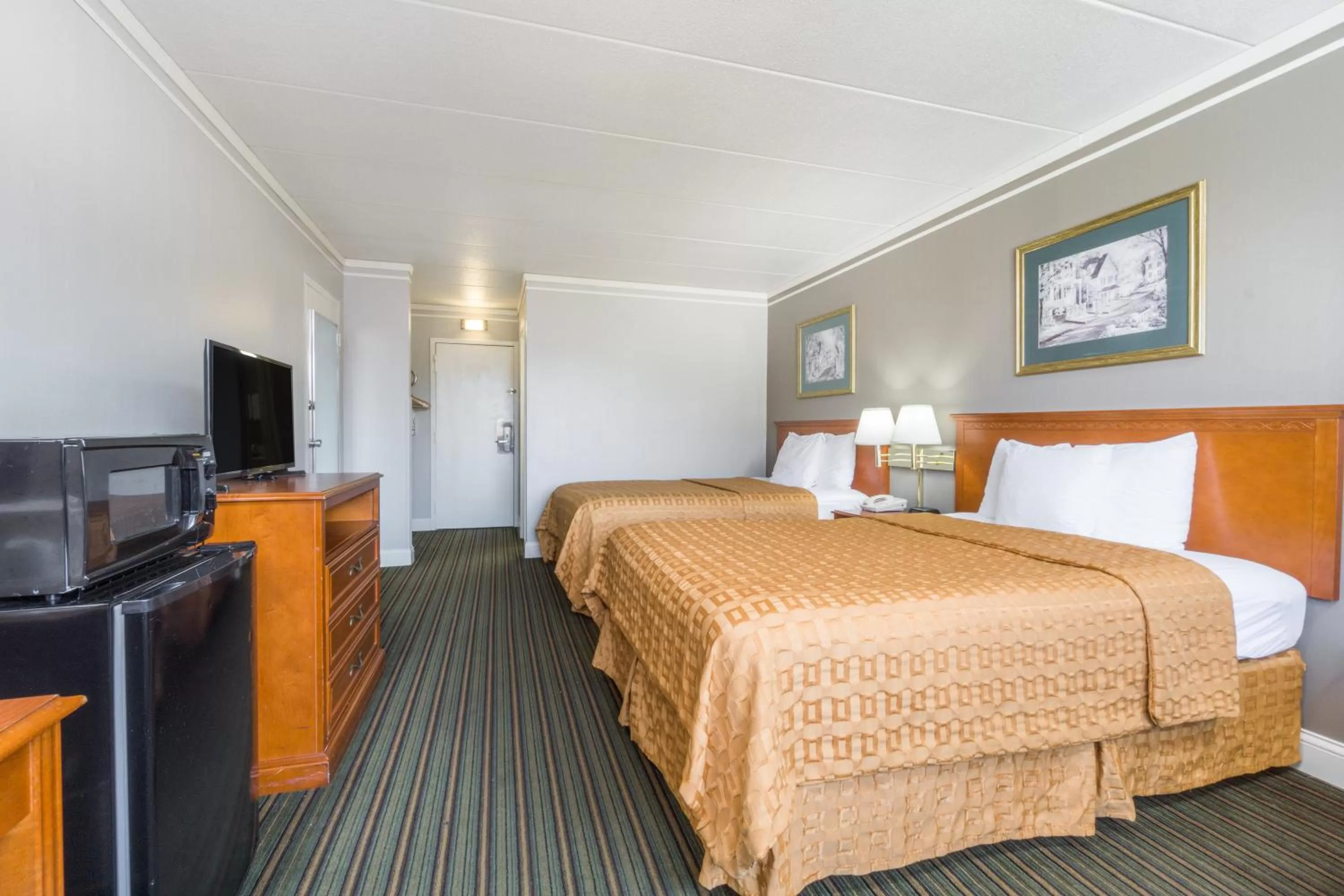 Deluxe Double Room with Two Double Beds - Non-Smoking in Days Inn by Wyndham Columbus East Airport