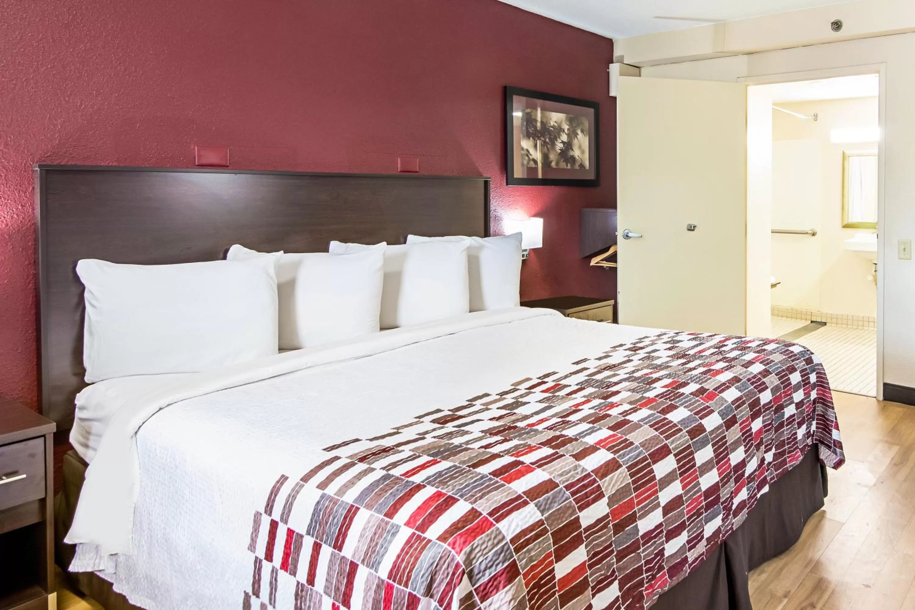 Standard King Room Disability Access Roll-In Shower Non-Smoking in Red Roof Inn Hampton Coliseum and Convention Center