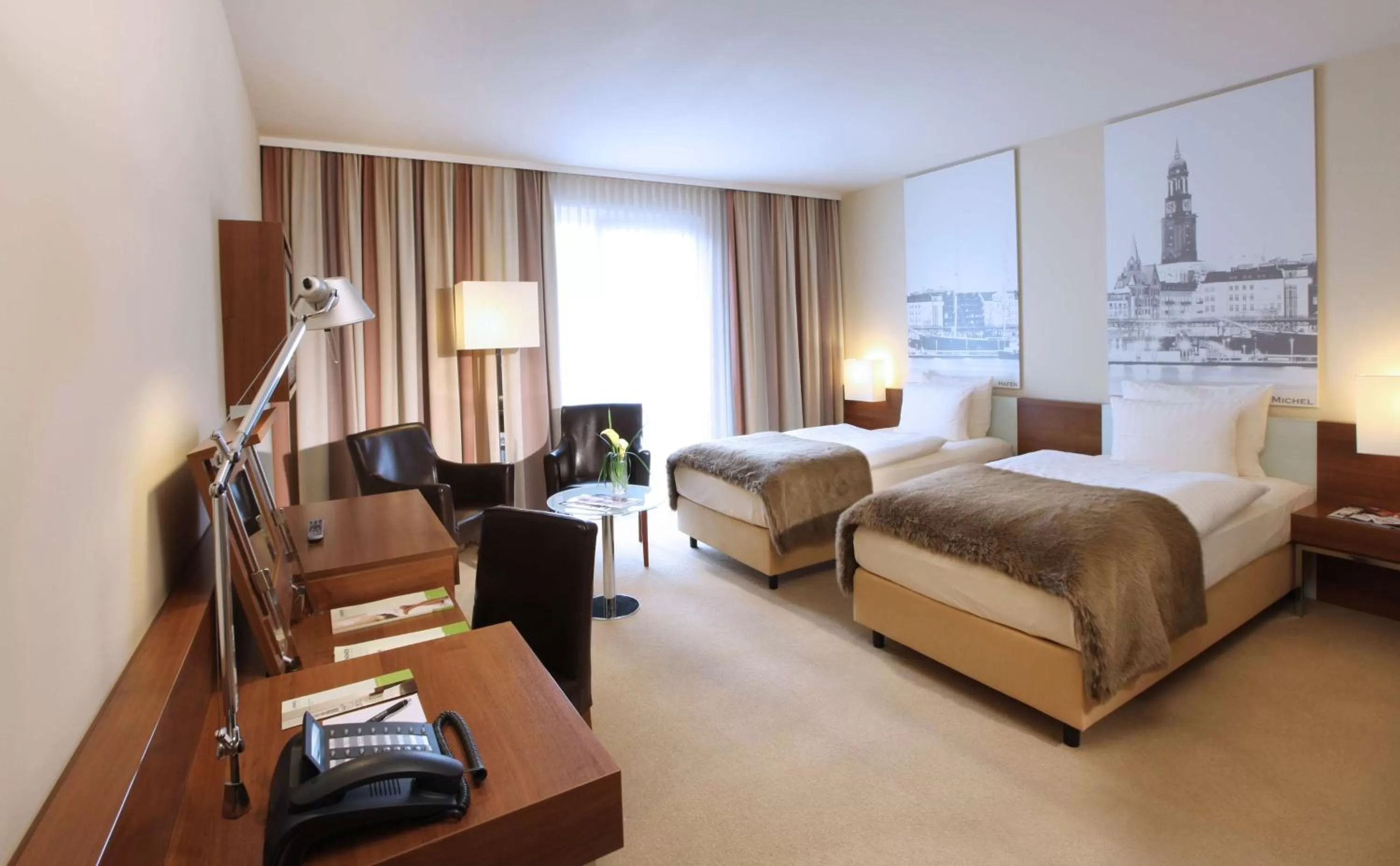 Deluxe Twin Room in Lindner Hotel Hamburg am Michel, part of JdV by Hyatt