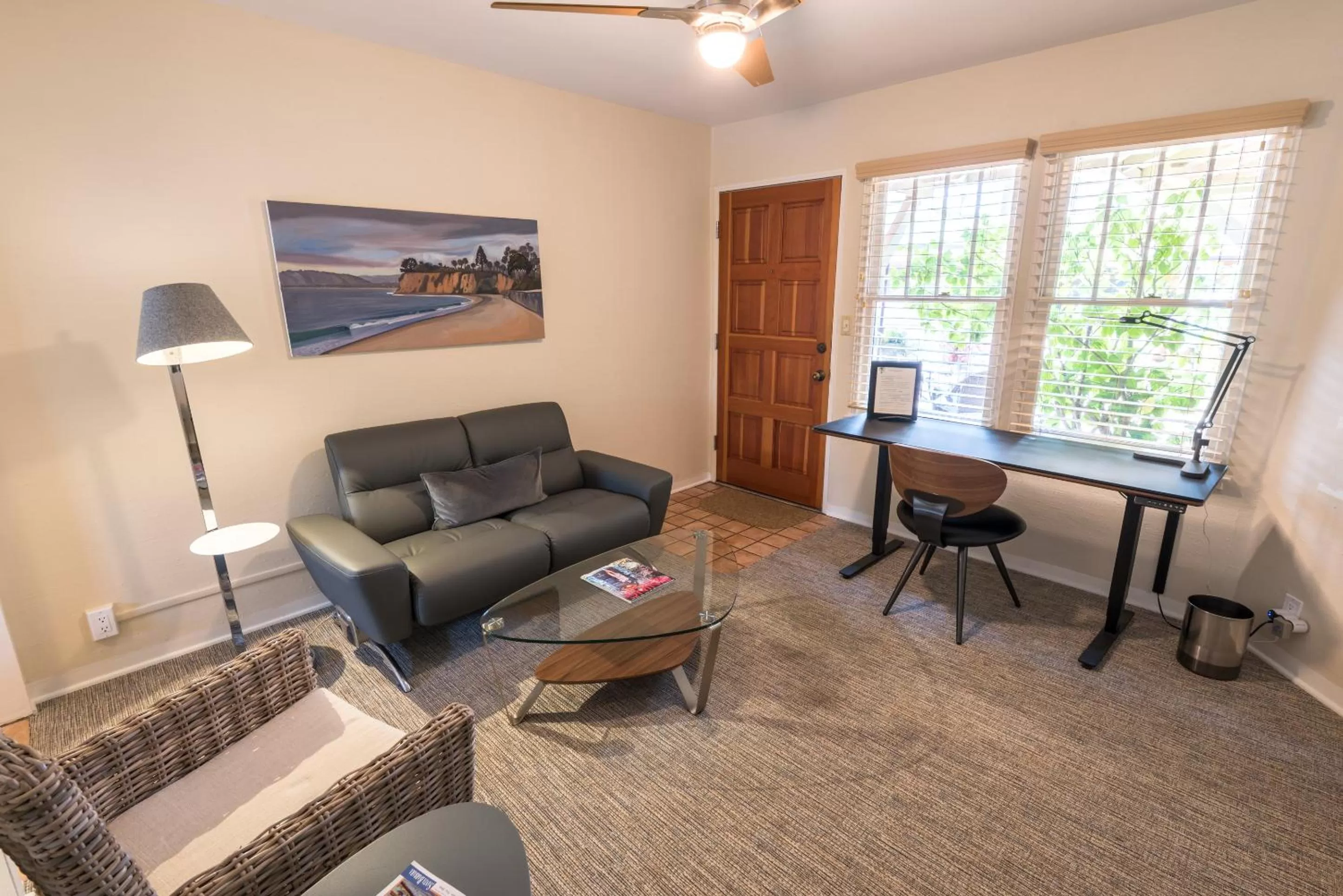 Deluxe Queen Studio with Kitchen - Eight in Harbor House Inn