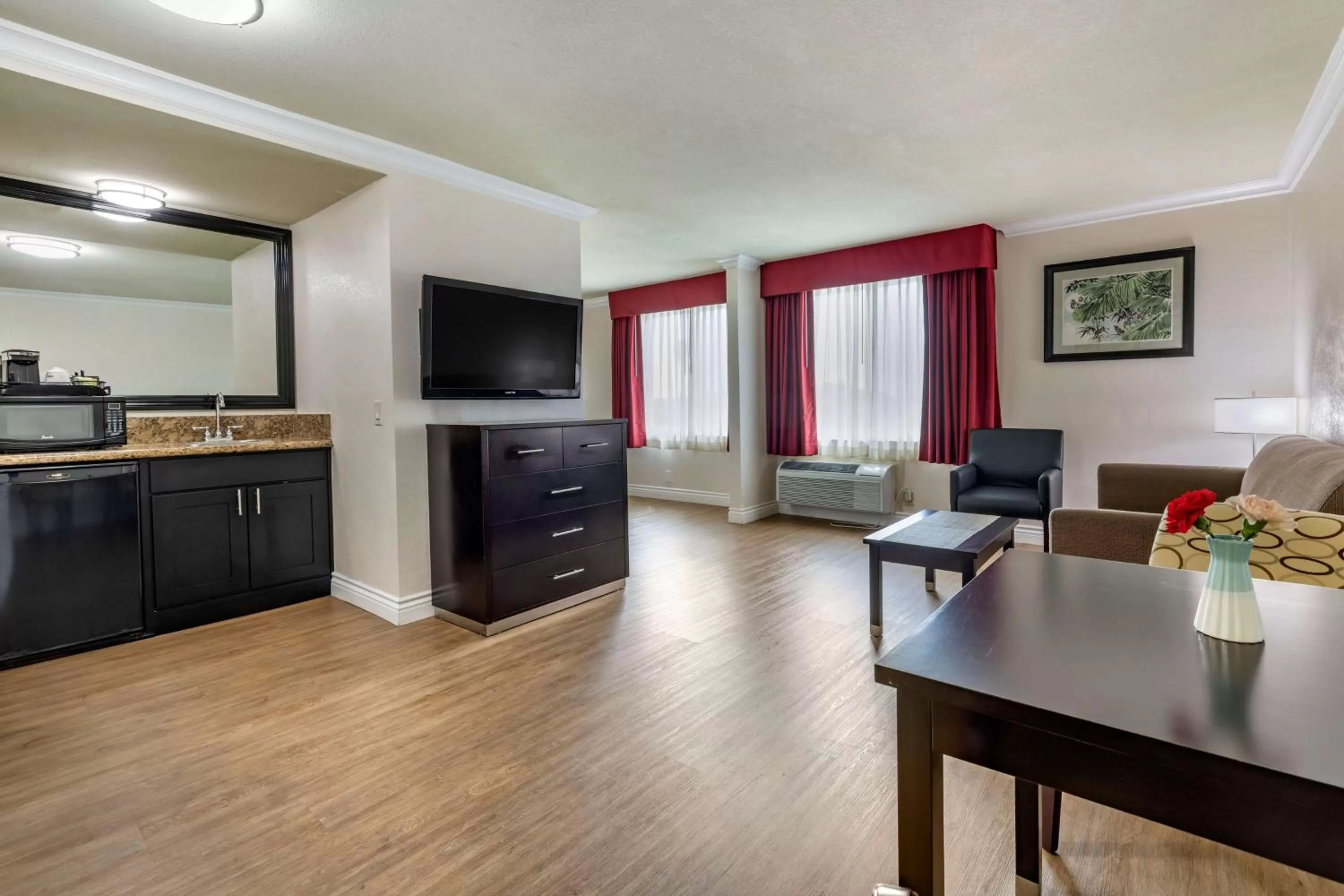 King Suite in Best Western Plus South Bay Hotel