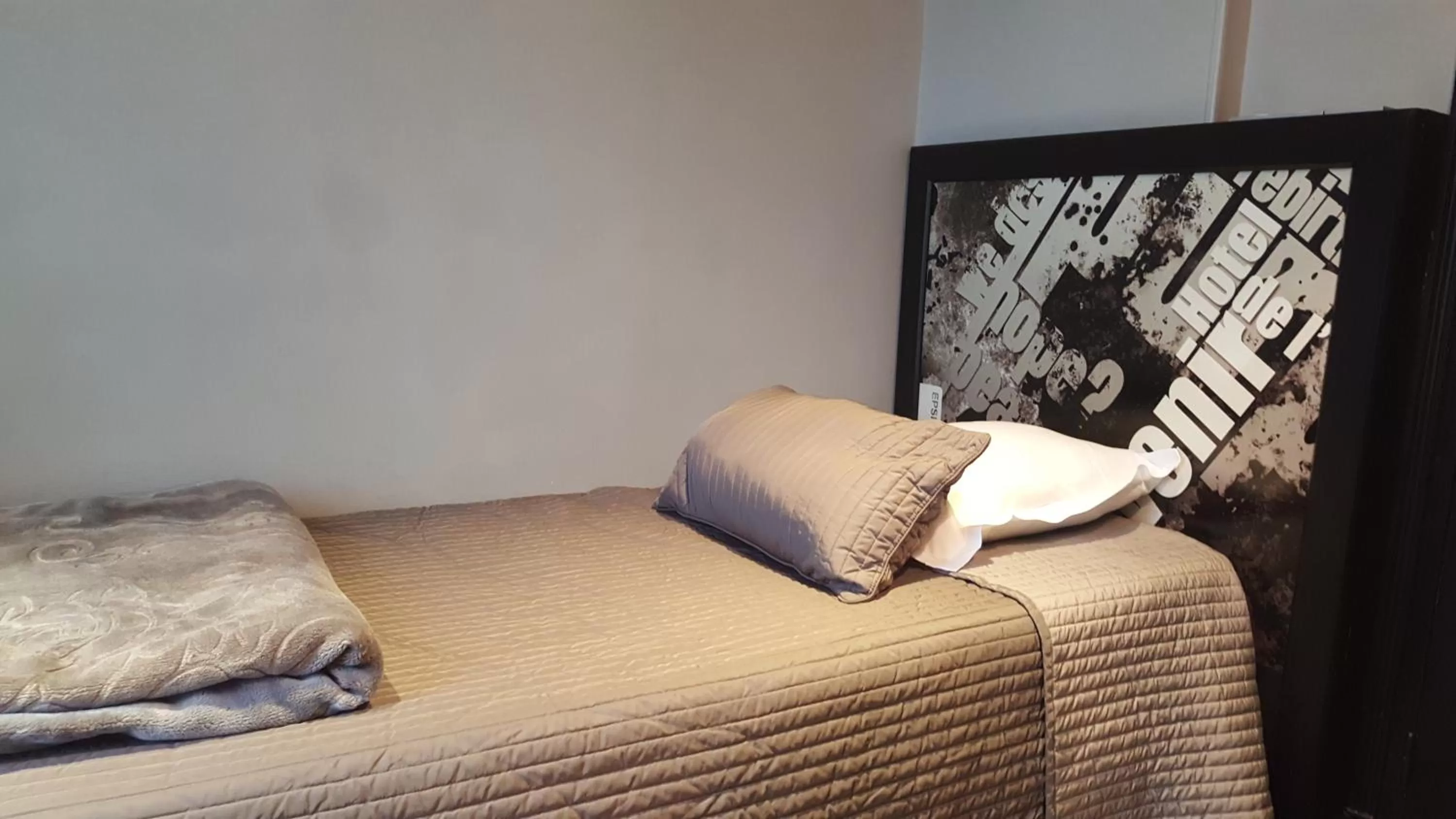 Single Room in Café Hôtel de l'Avenir