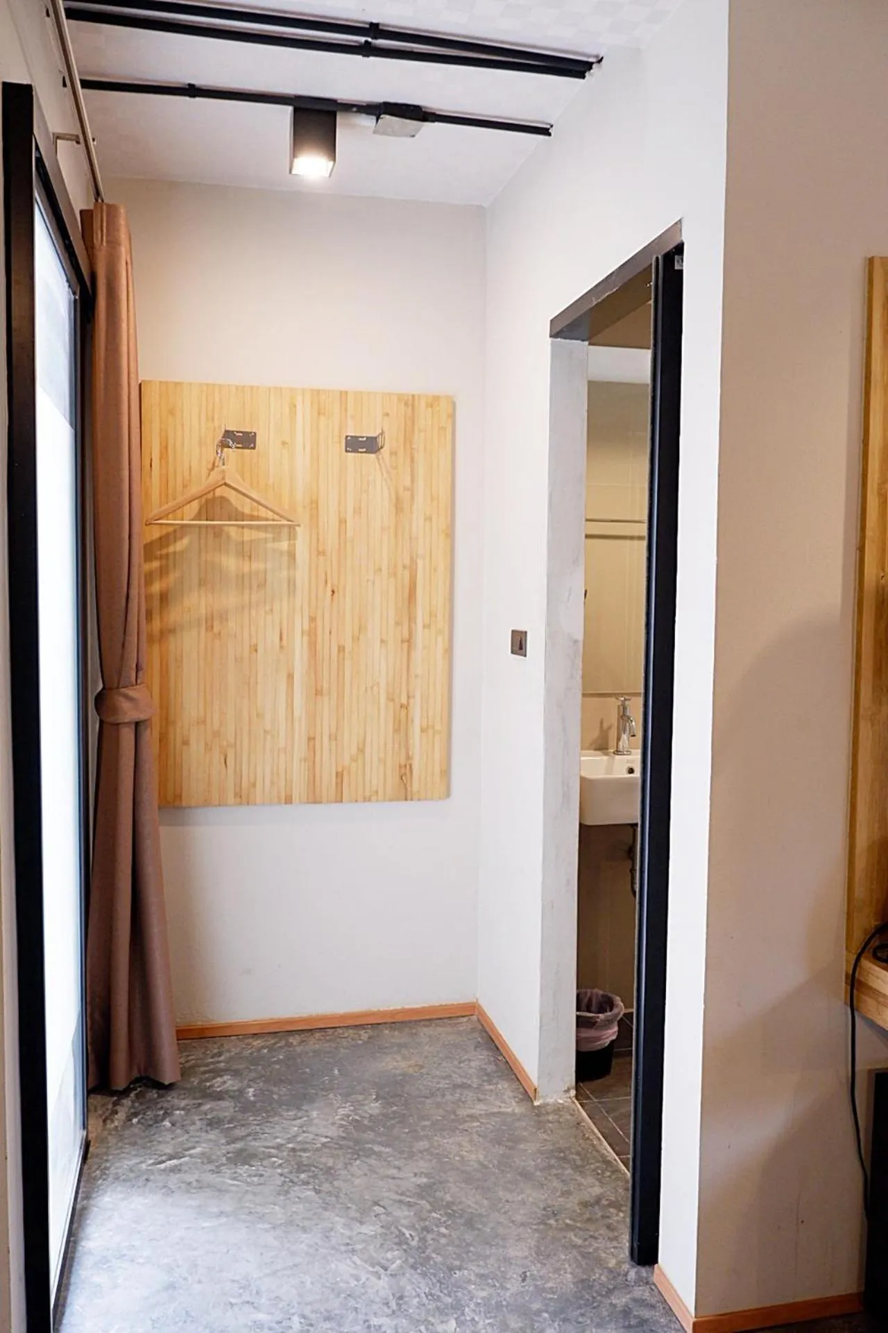 Deluxe Double Room in Izen Plus Budget Hotel & Residence